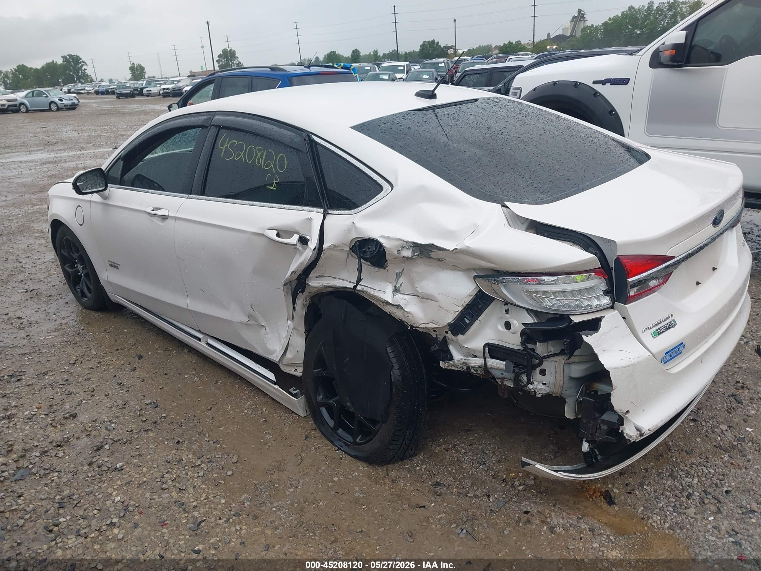 FORD FUSION image 3