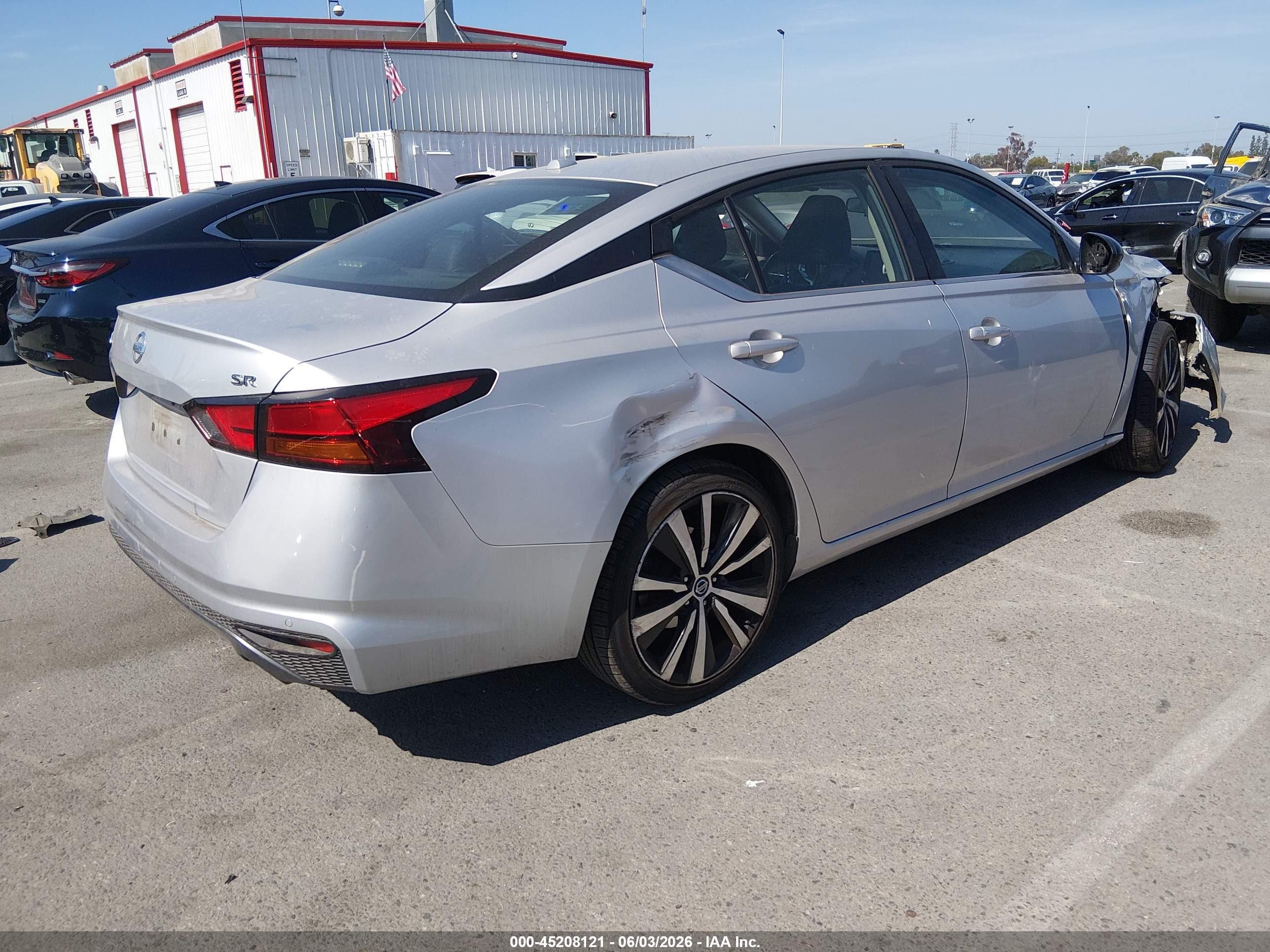 NISSAN ALTIMA image 4