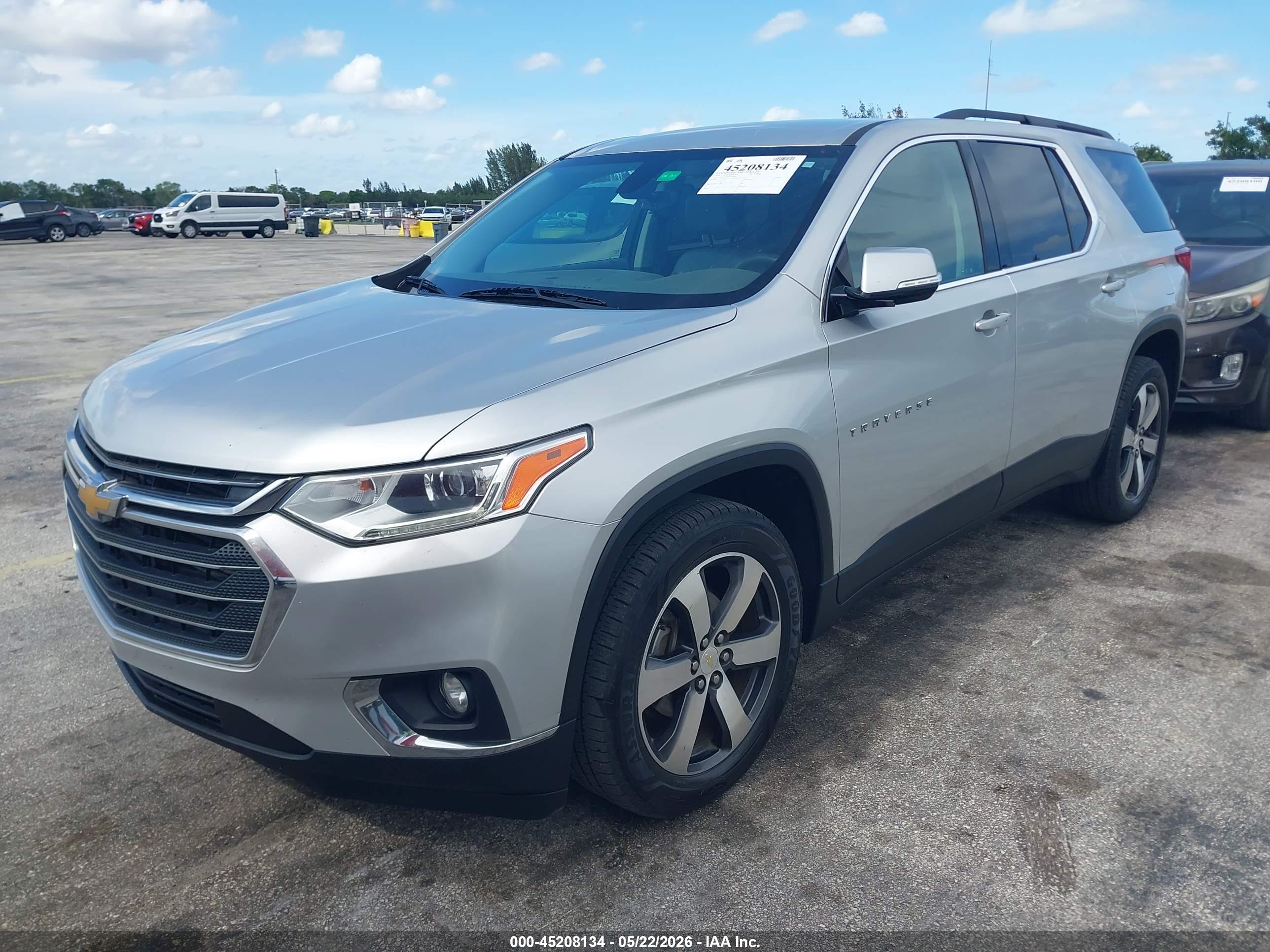 CHEVROLET TRAVERSE image 2