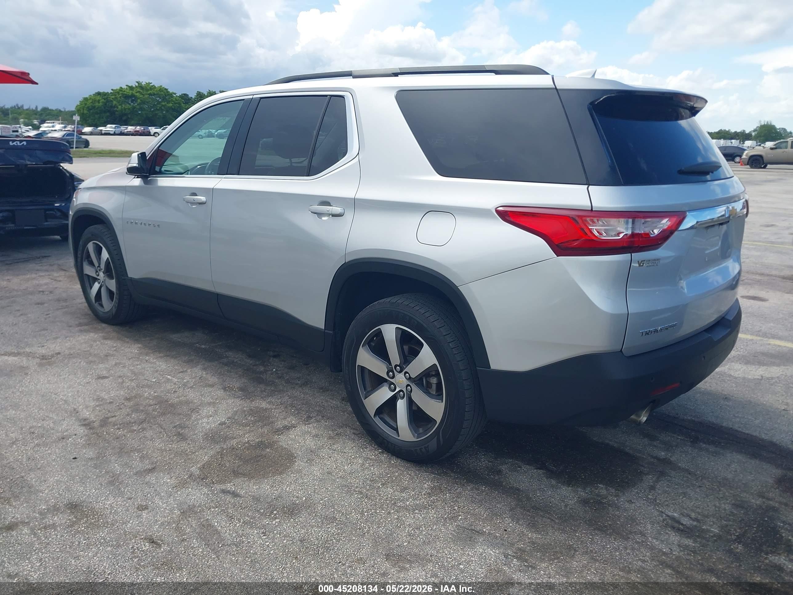 CHEVROLET TRAVERSE image 3