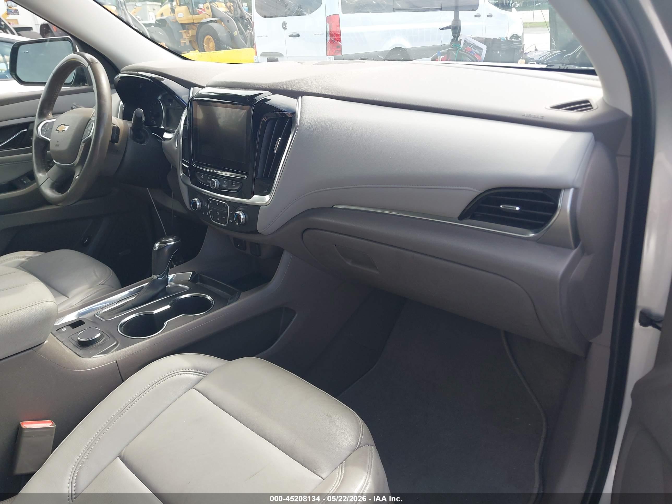 CHEVROLET TRAVERSE image 5