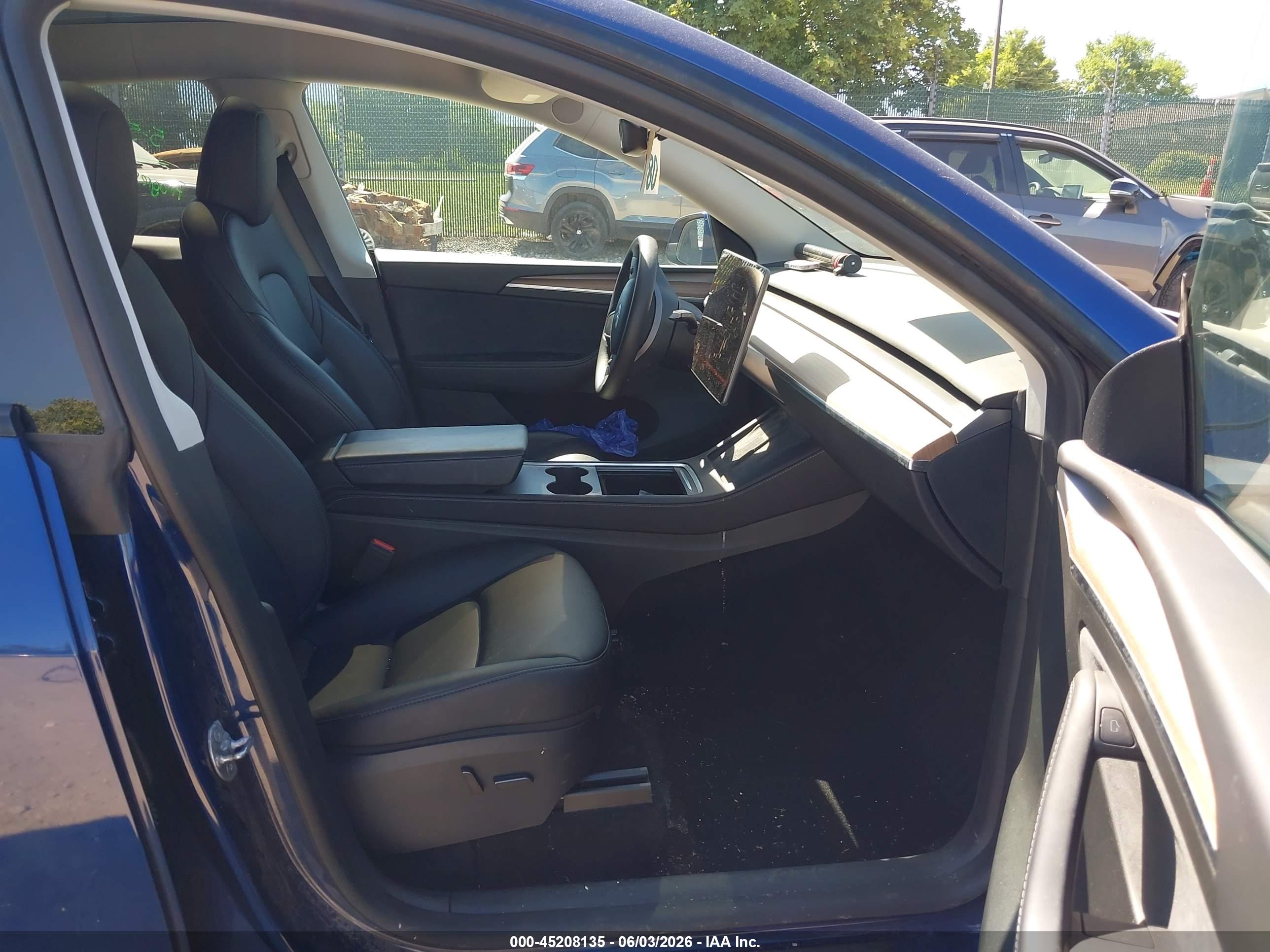 TESLA MODEL image 5