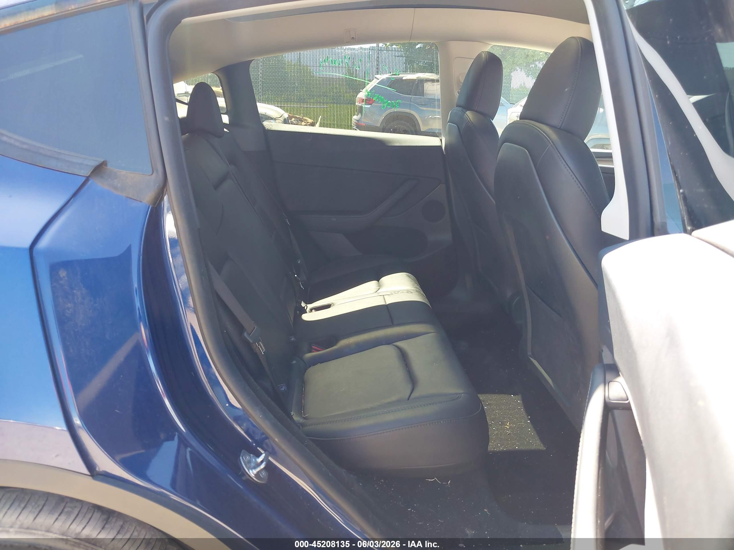 TESLA MODEL image 8