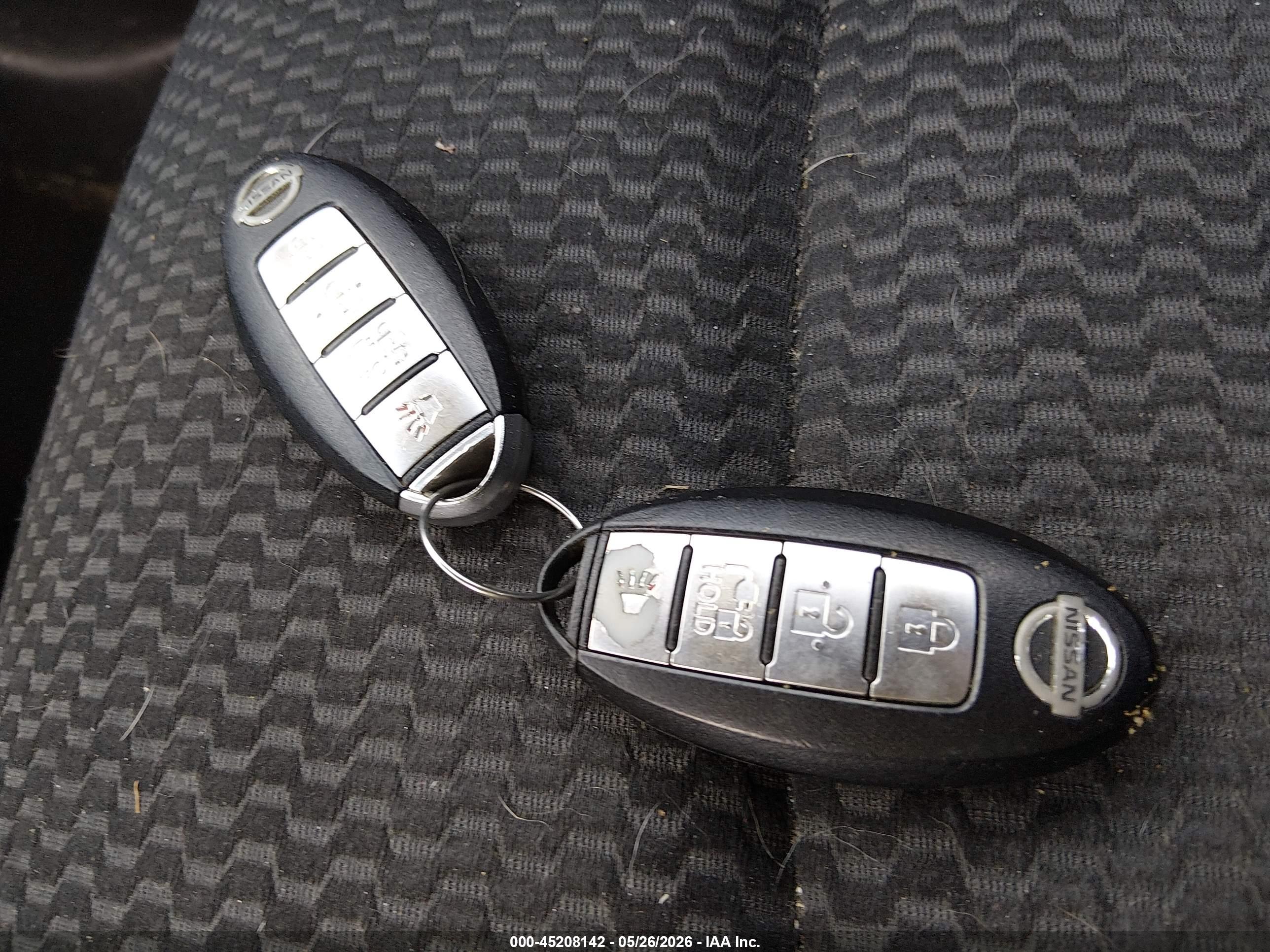 NISSAN LEAF image 11