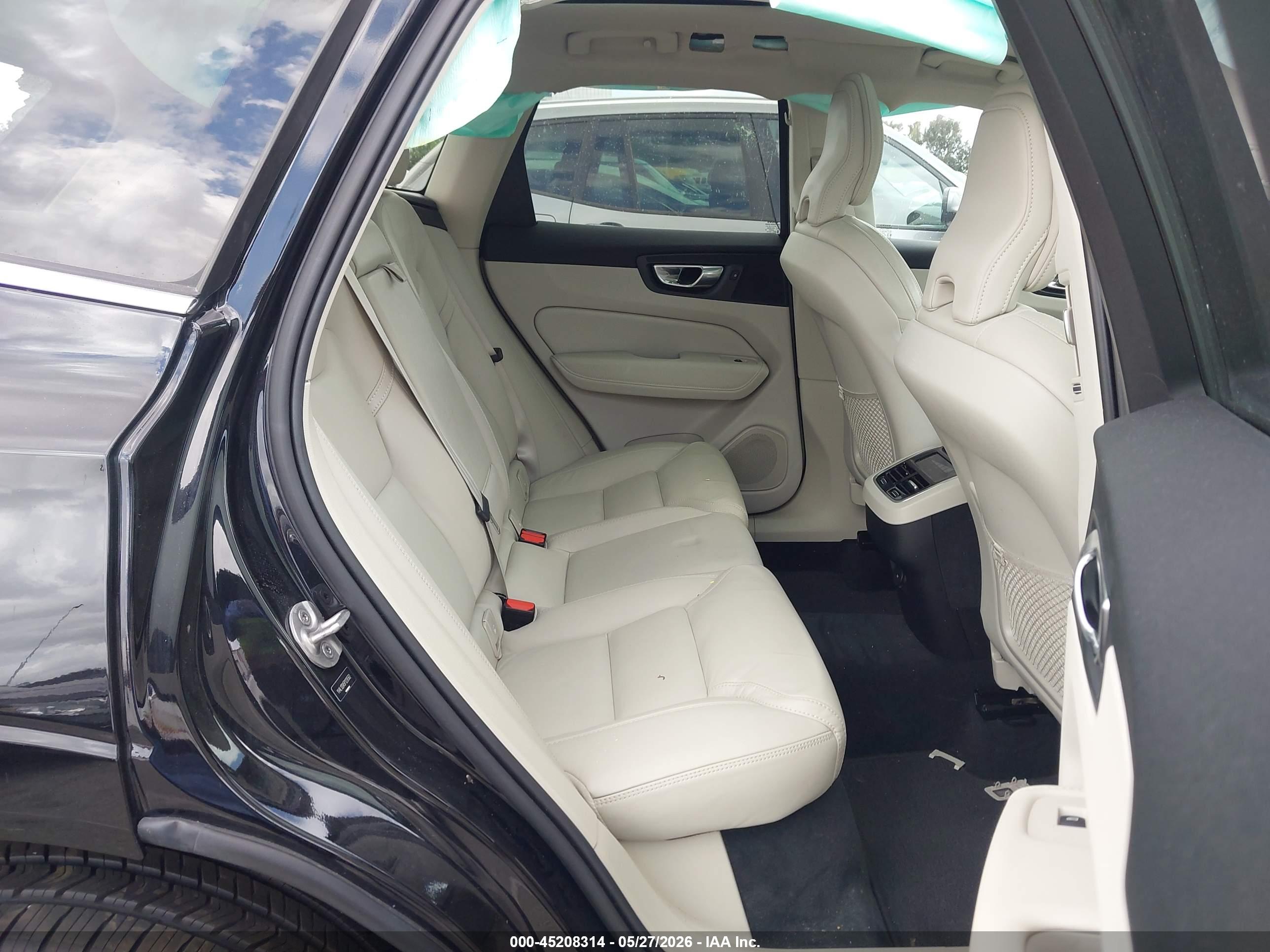 VOLVO XC60 image 8