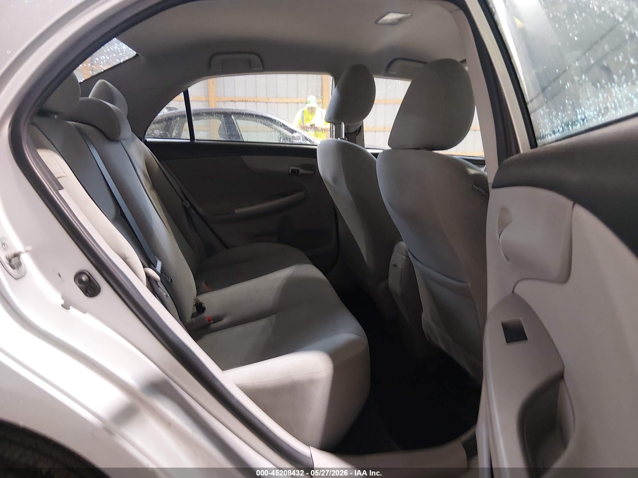 TOYOTA COROLLA image 8