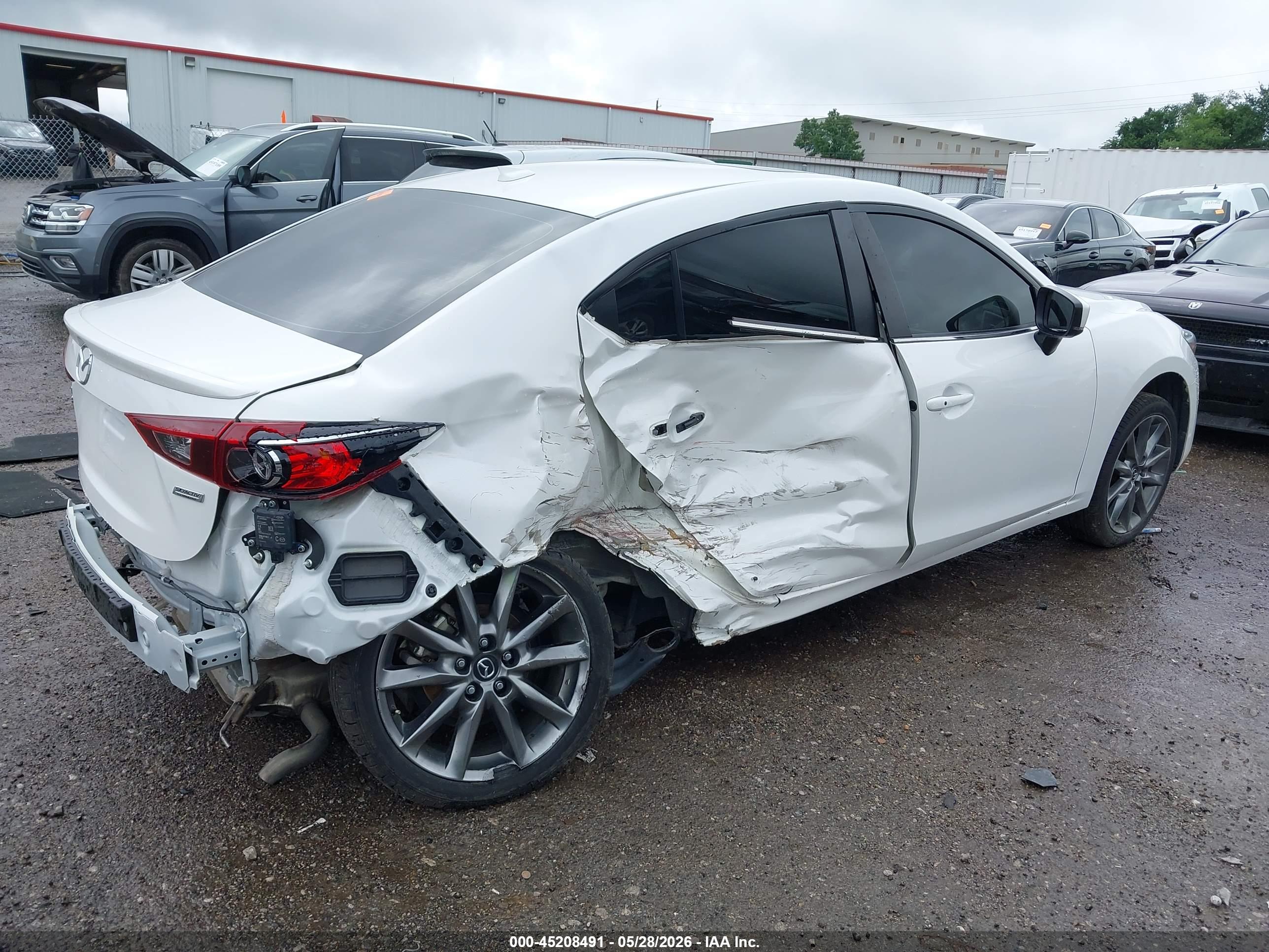 MAZDA MAZDA3 image 4