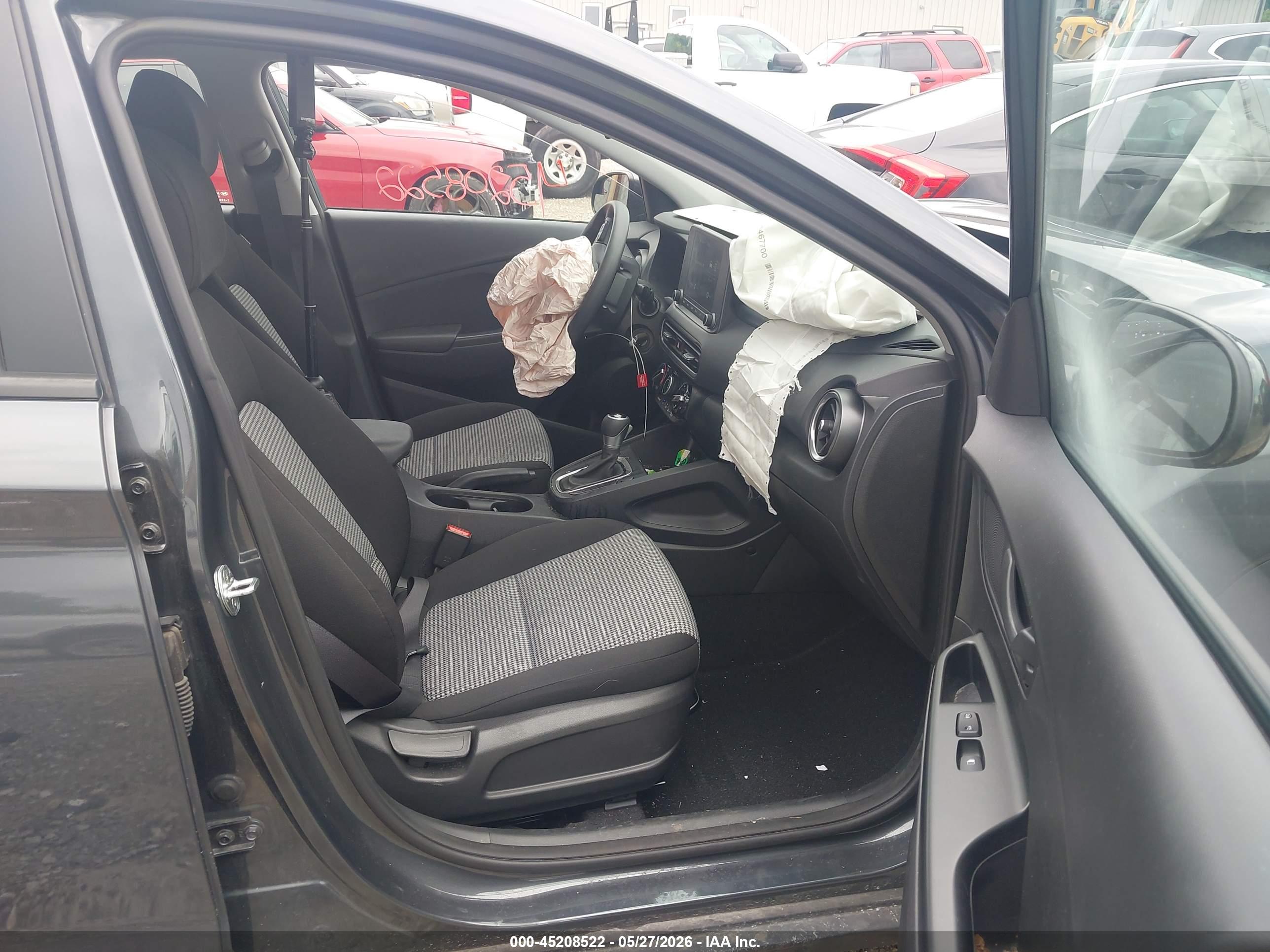 HYUNDAI KONA image 5