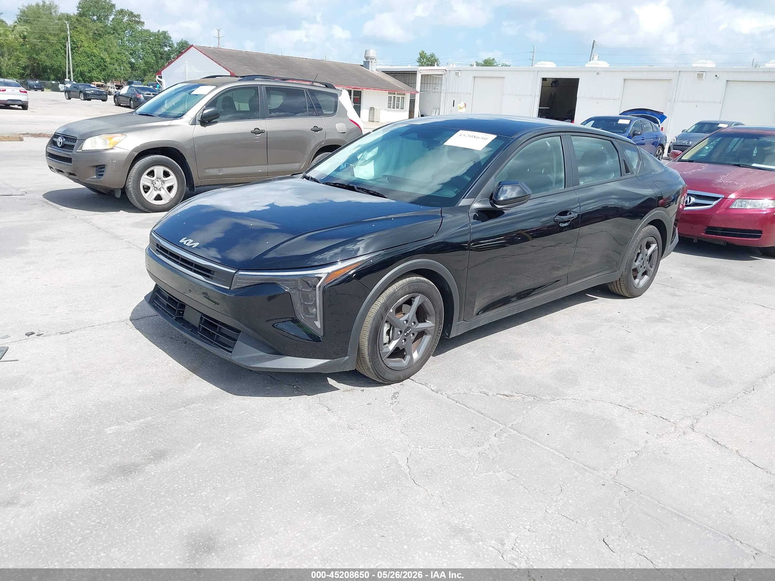KIA K4 image 2