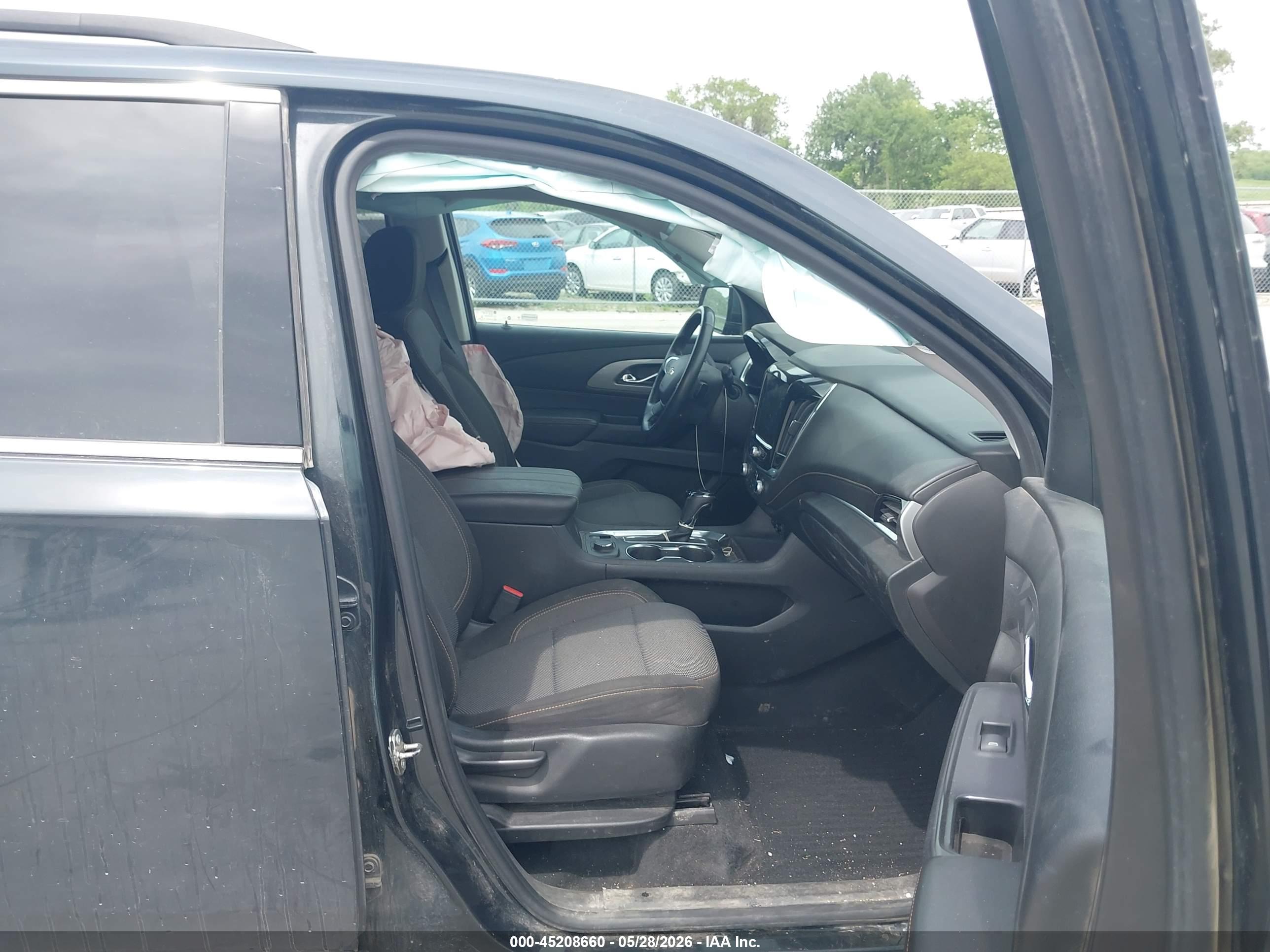 CHEVROLET TRAVERSE image 5