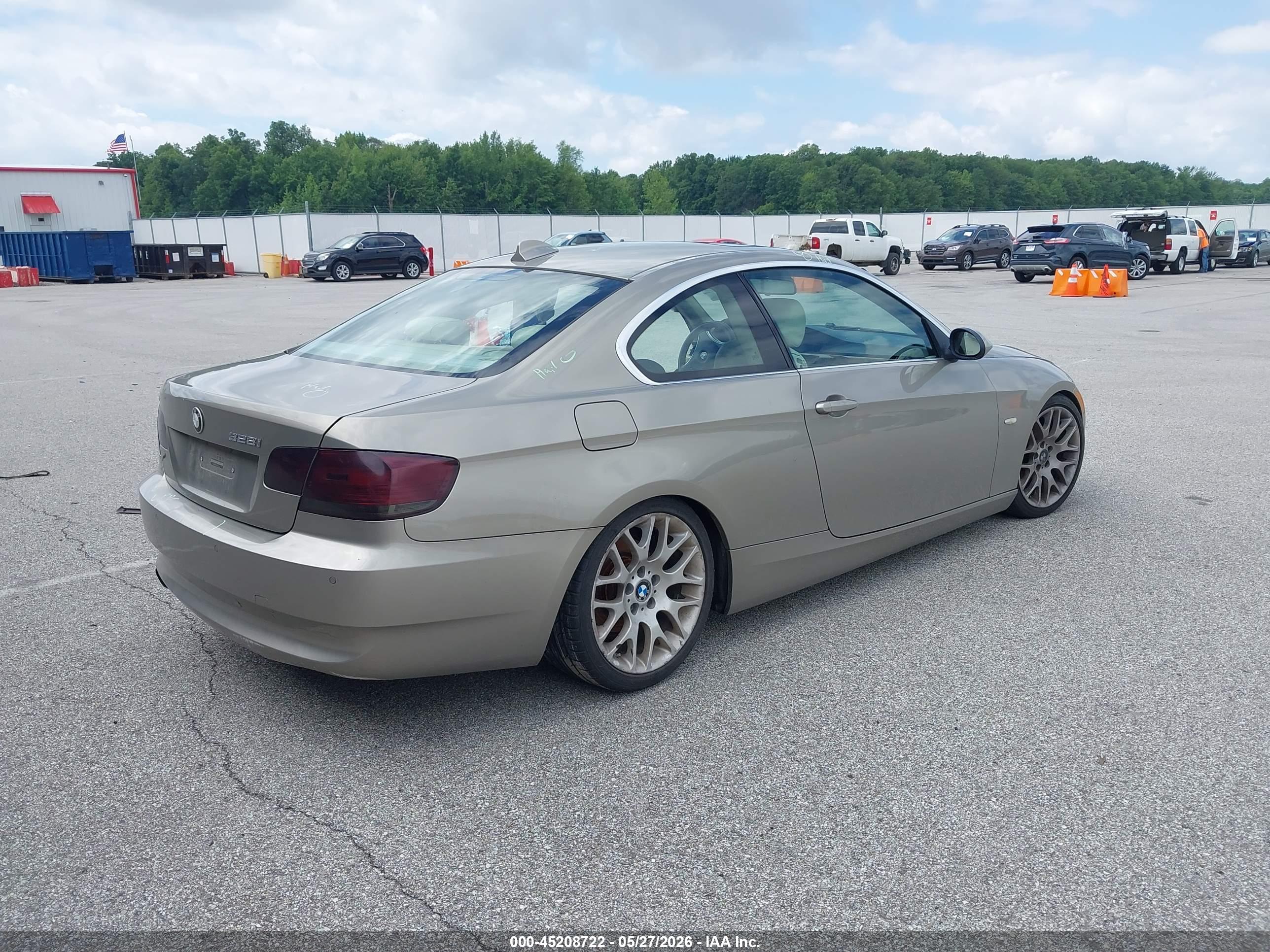 BMW 328I image 4