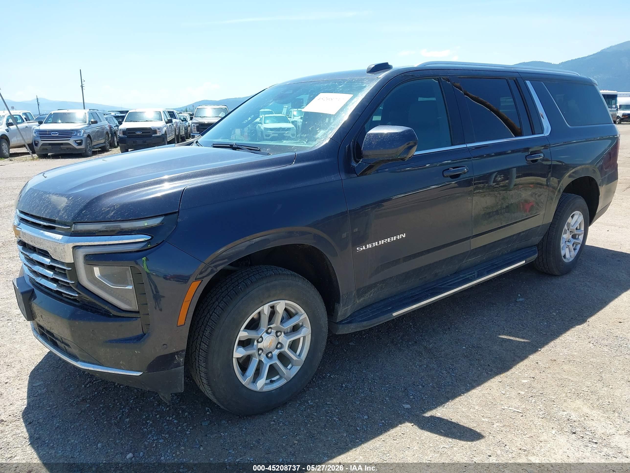 CHEVROLET SUBURBAN image 2