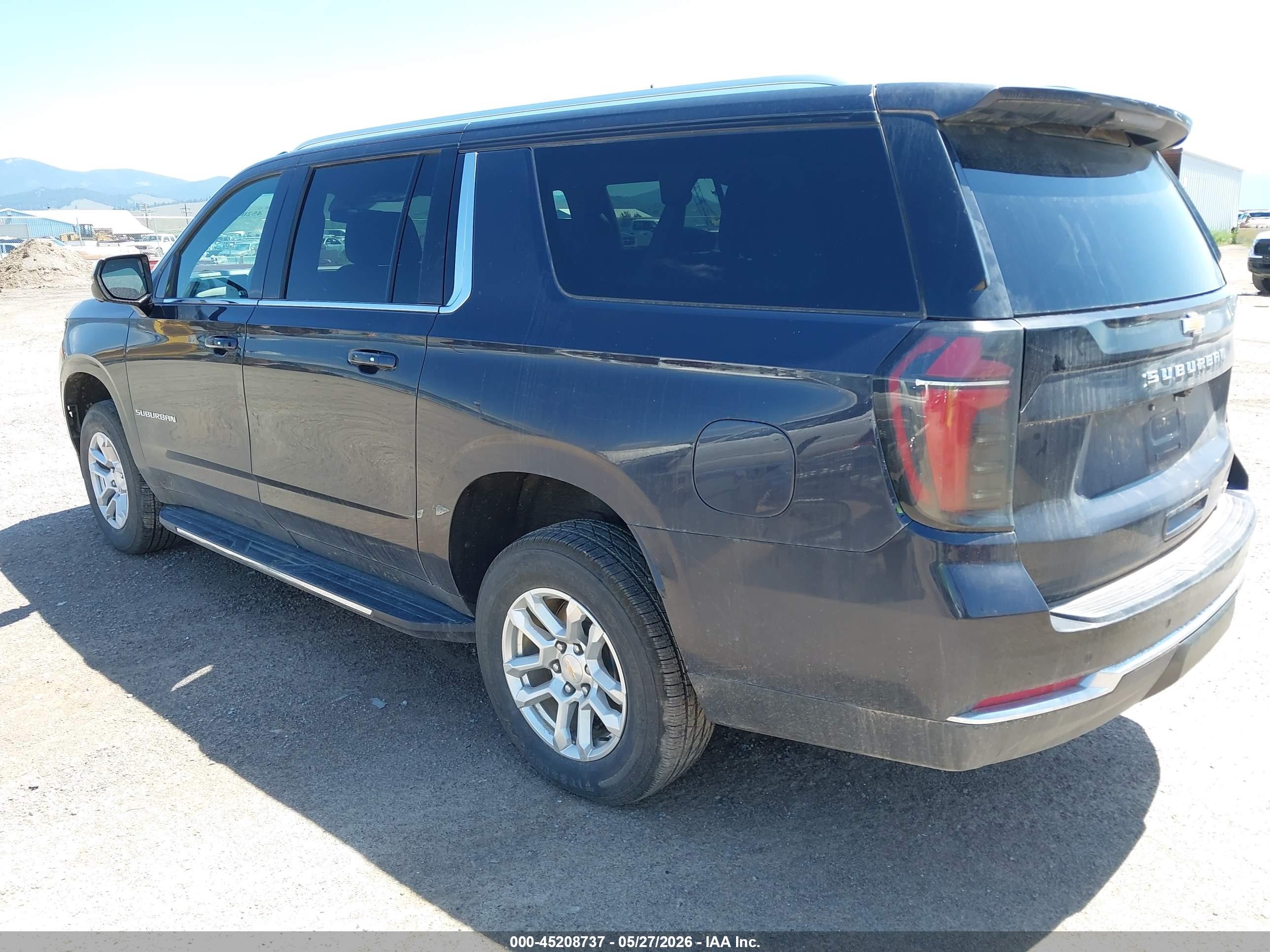 CHEVROLET SUBURBAN image 3