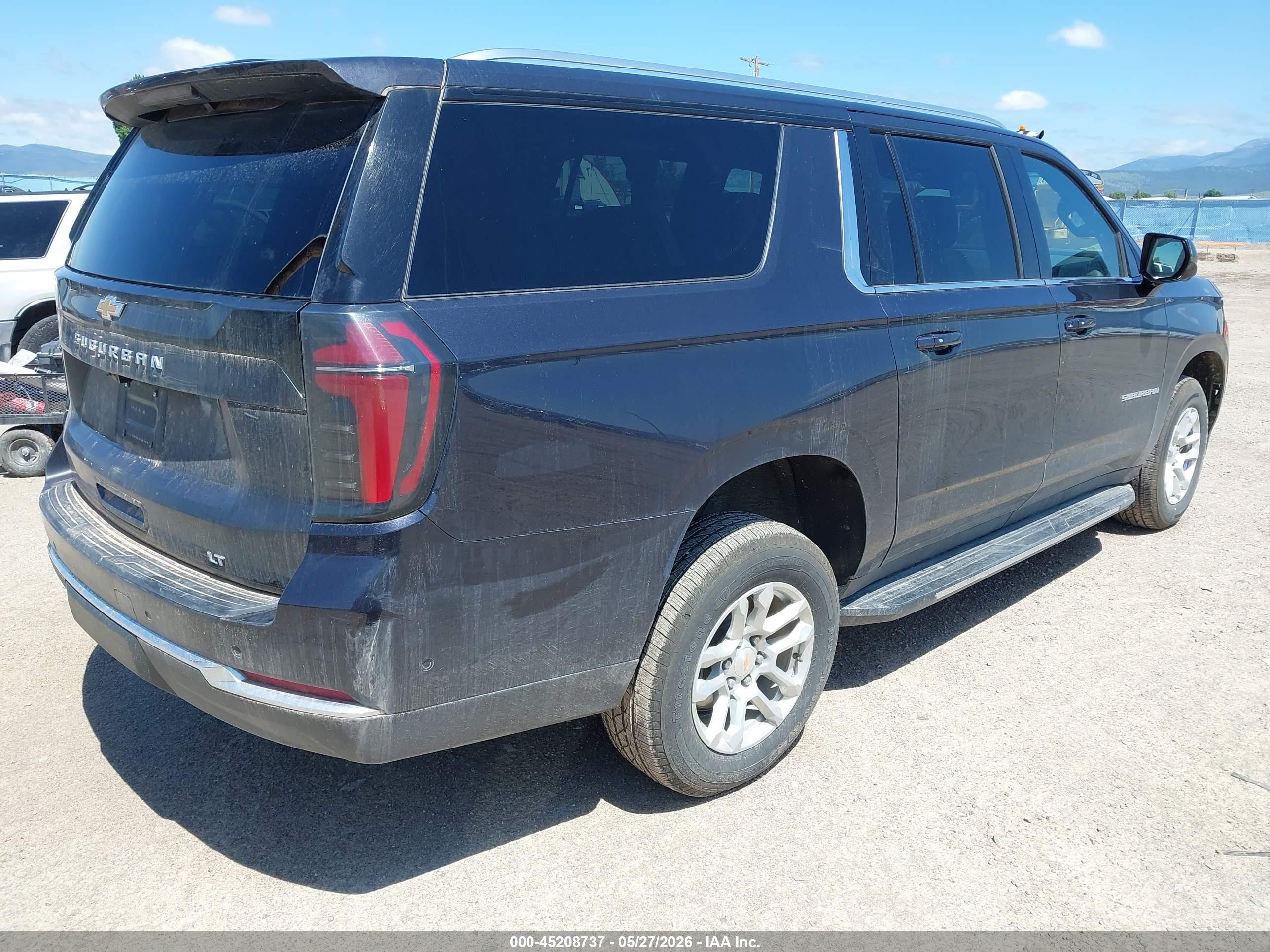 CHEVROLET SUBURBAN image 4