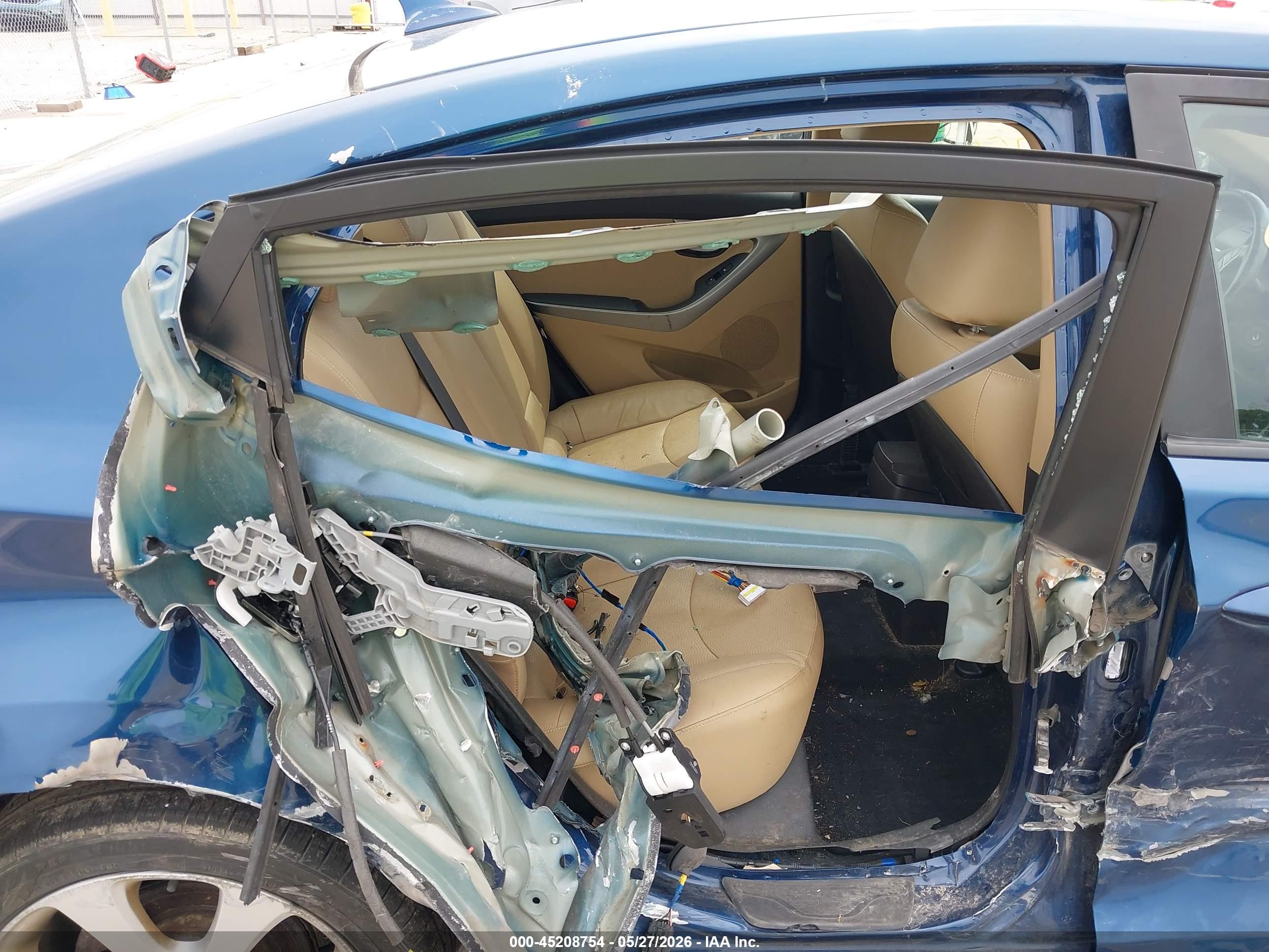 HYUNDAI ELANTRA image 8
