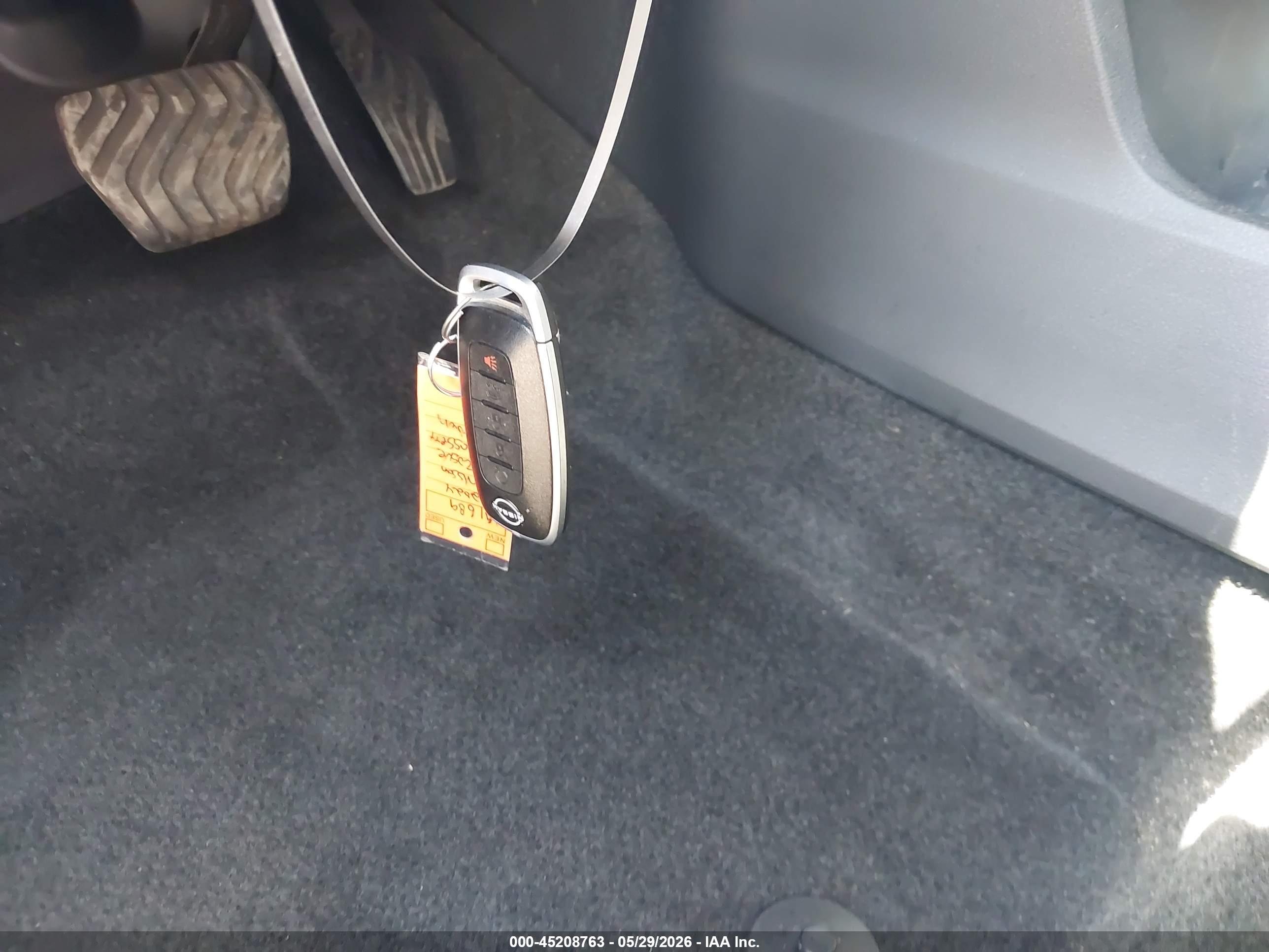 NISSAN ROGUE image 11