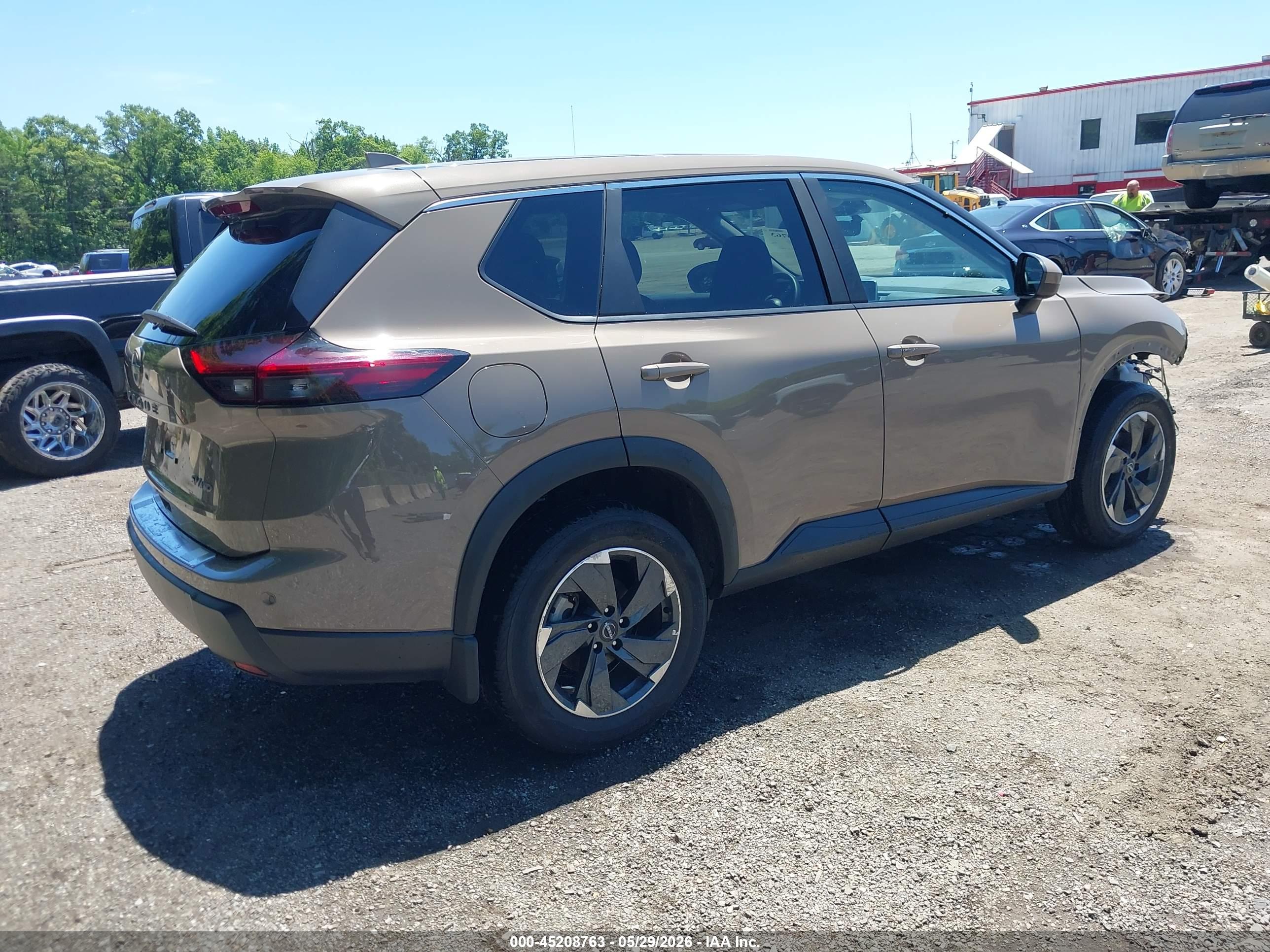 NISSAN ROGUE image 4
