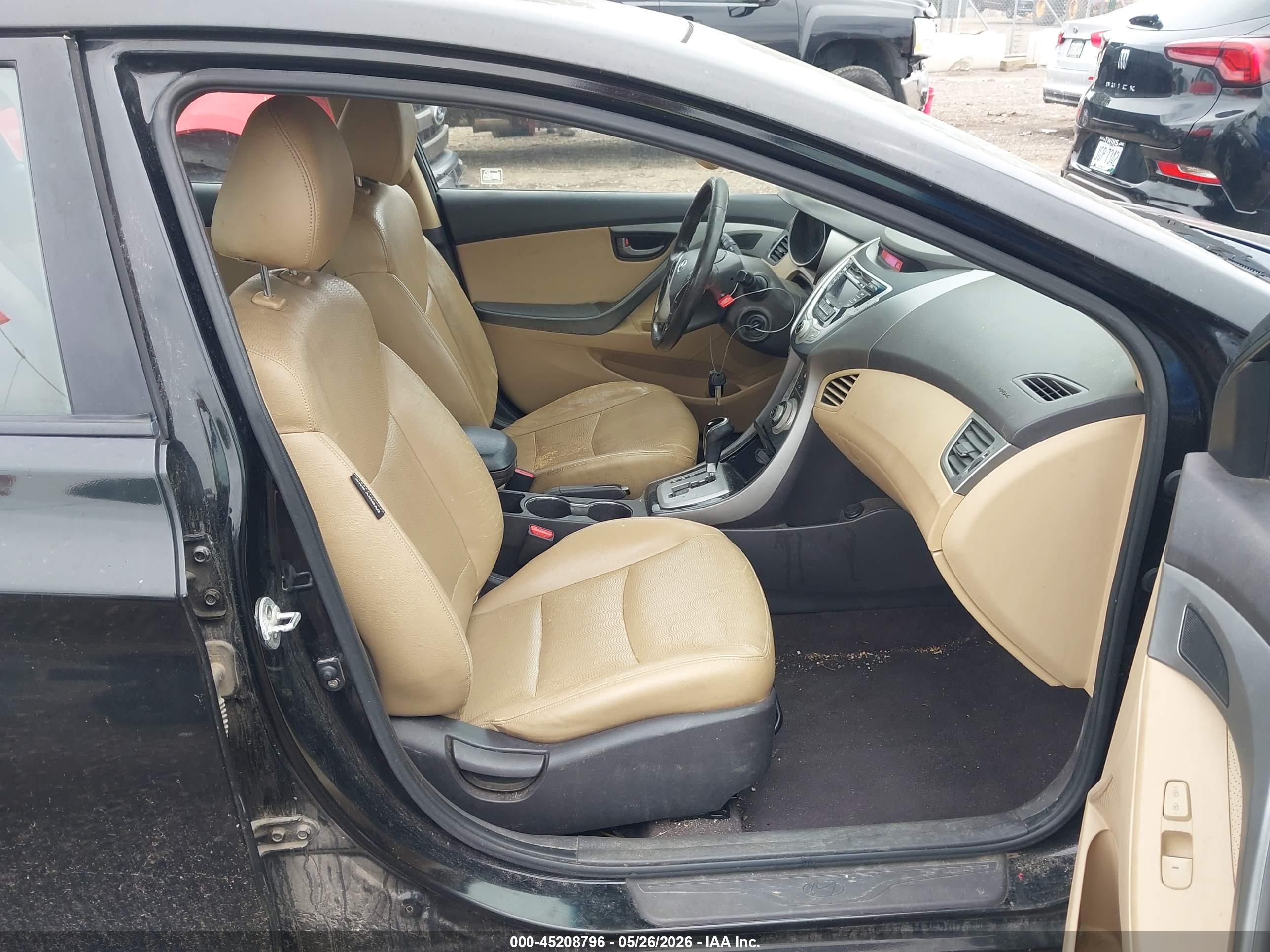 HYUNDAI ELANTRA image 5