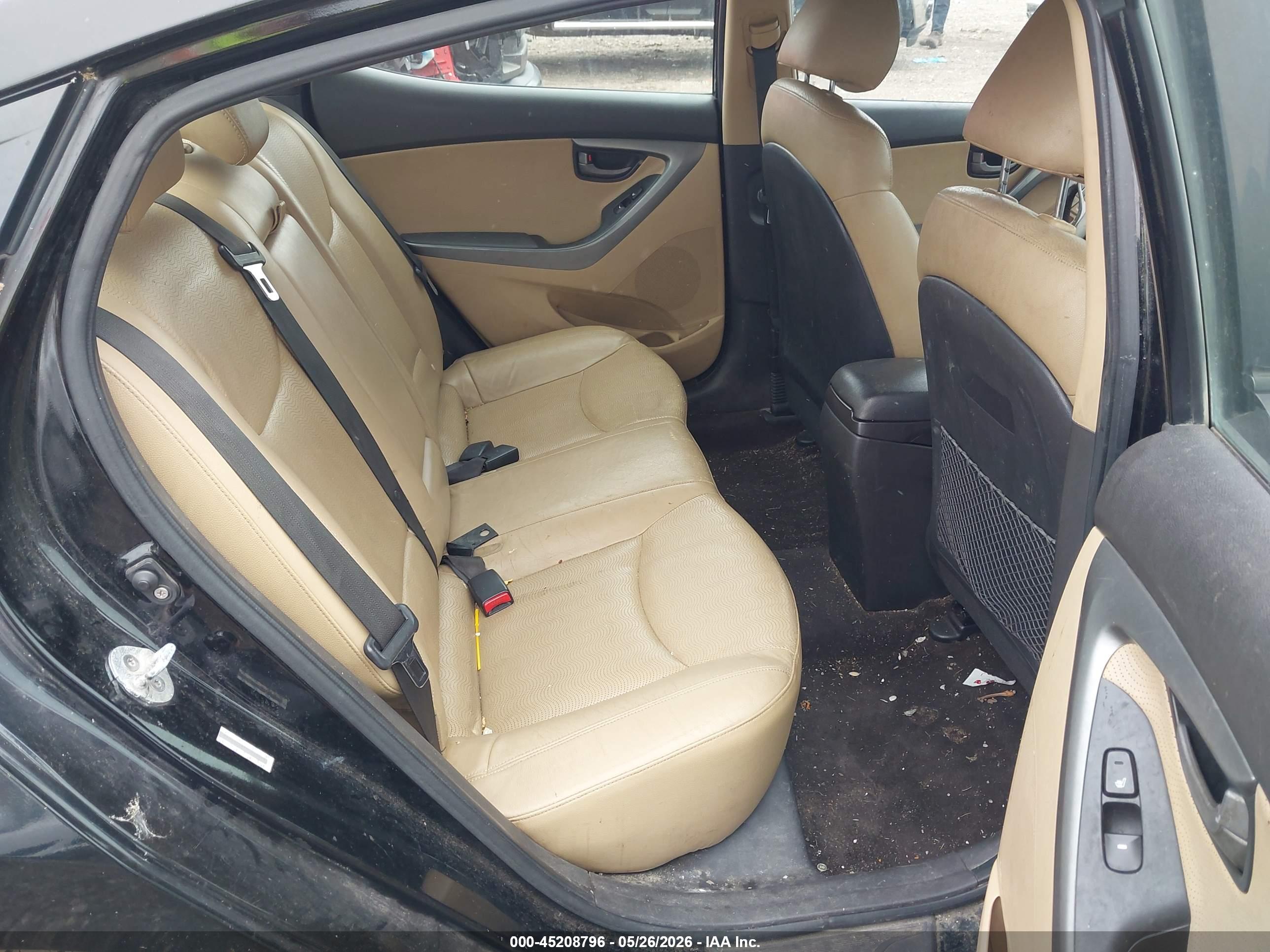 HYUNDAI ELANTRA image 8