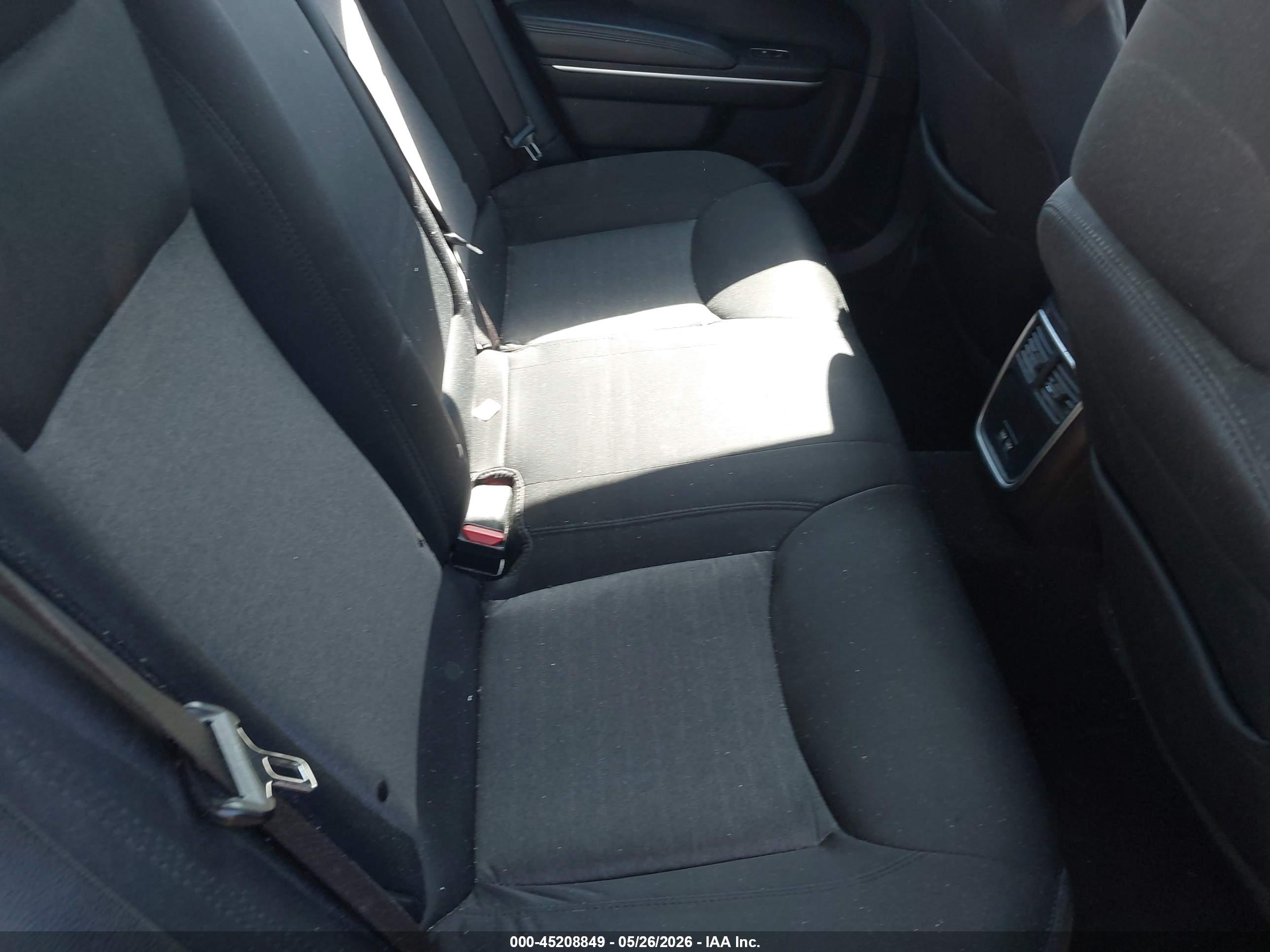 CHRYSLER 300 image 8