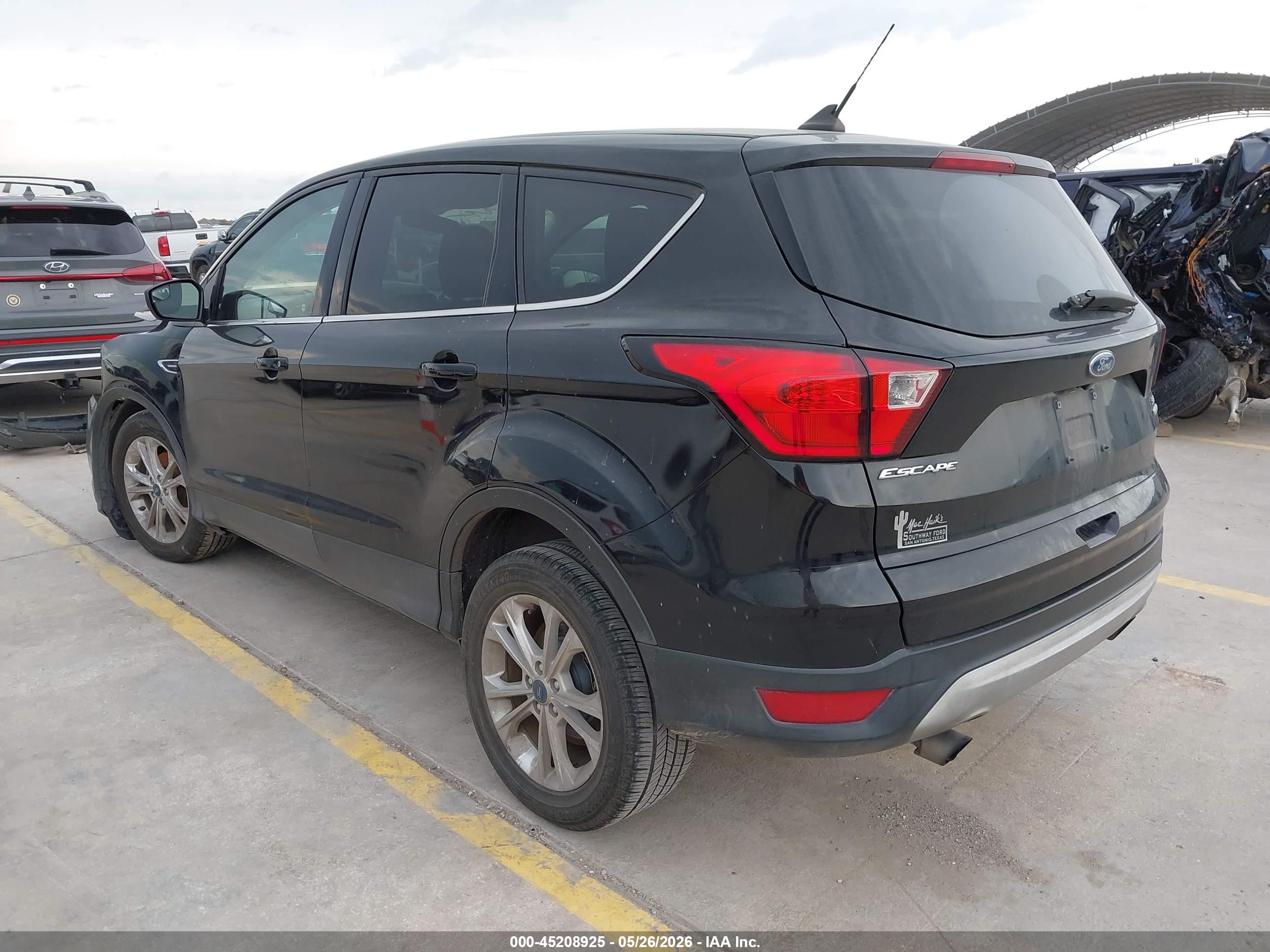 FORD ESCAPE image 3