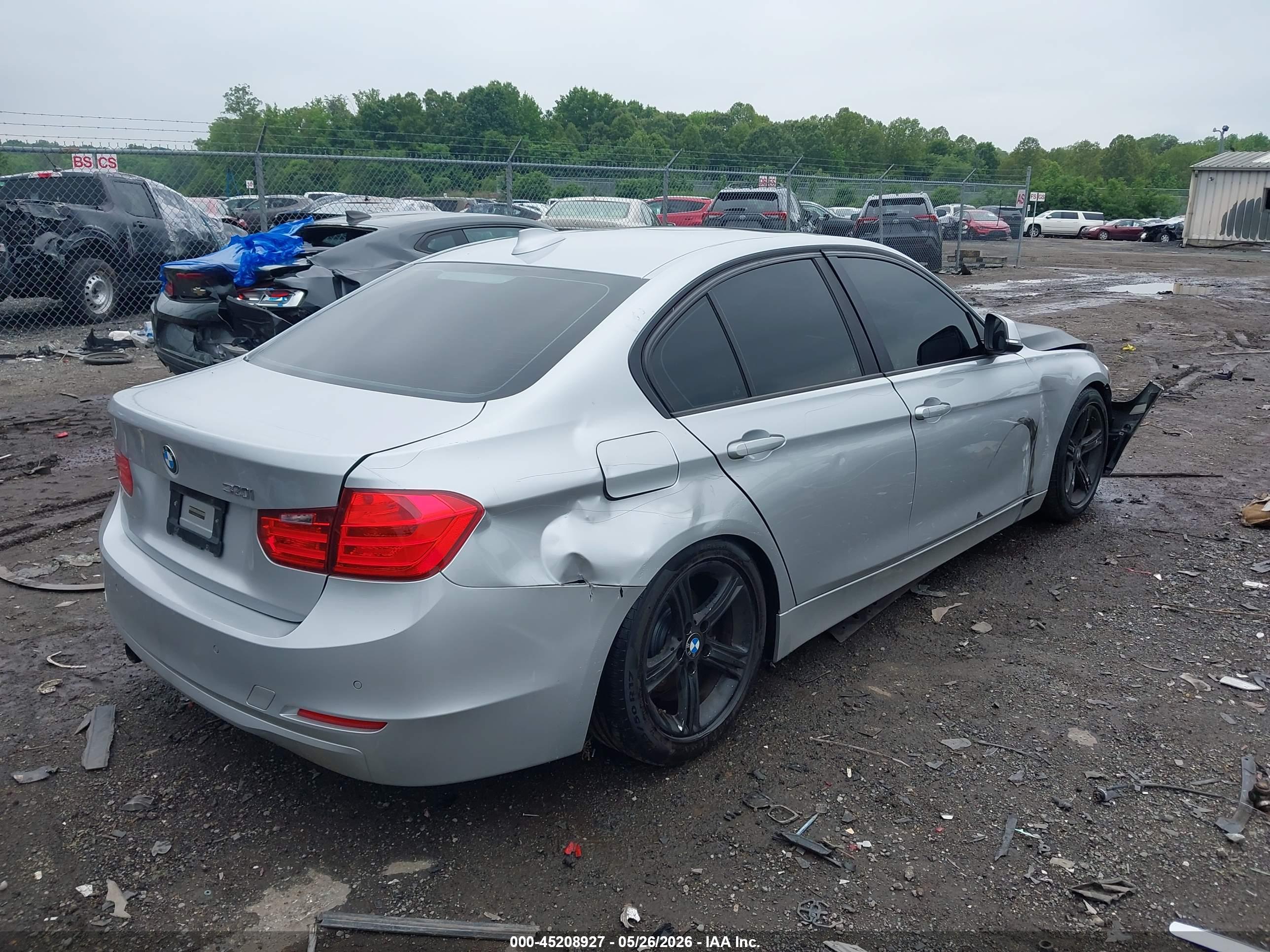 BMW 320I image 4