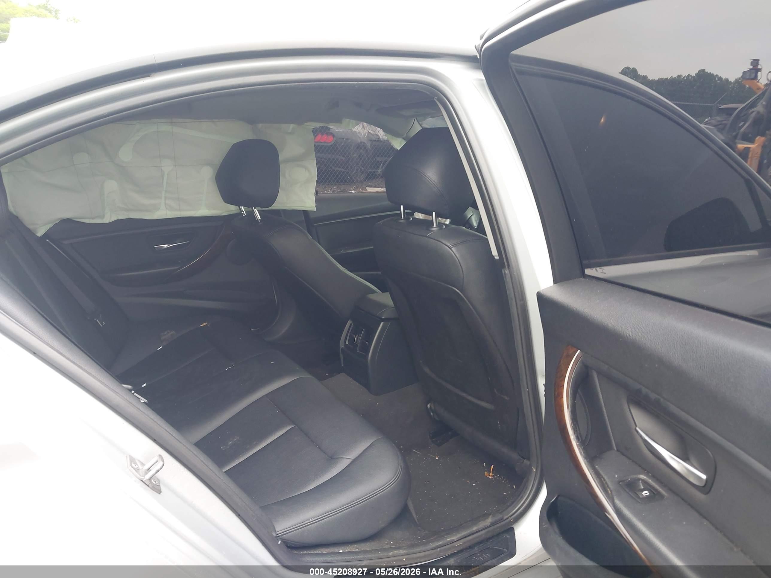 BMW 320I image 8