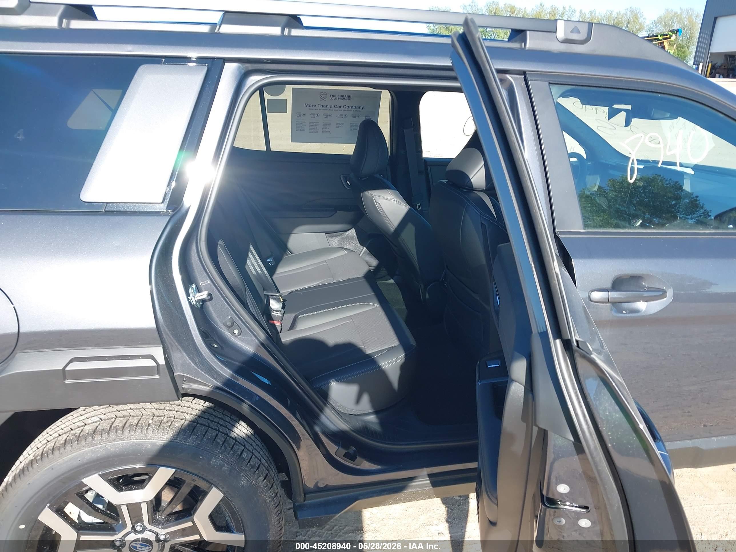 SUBARU OUTBACK image 8
