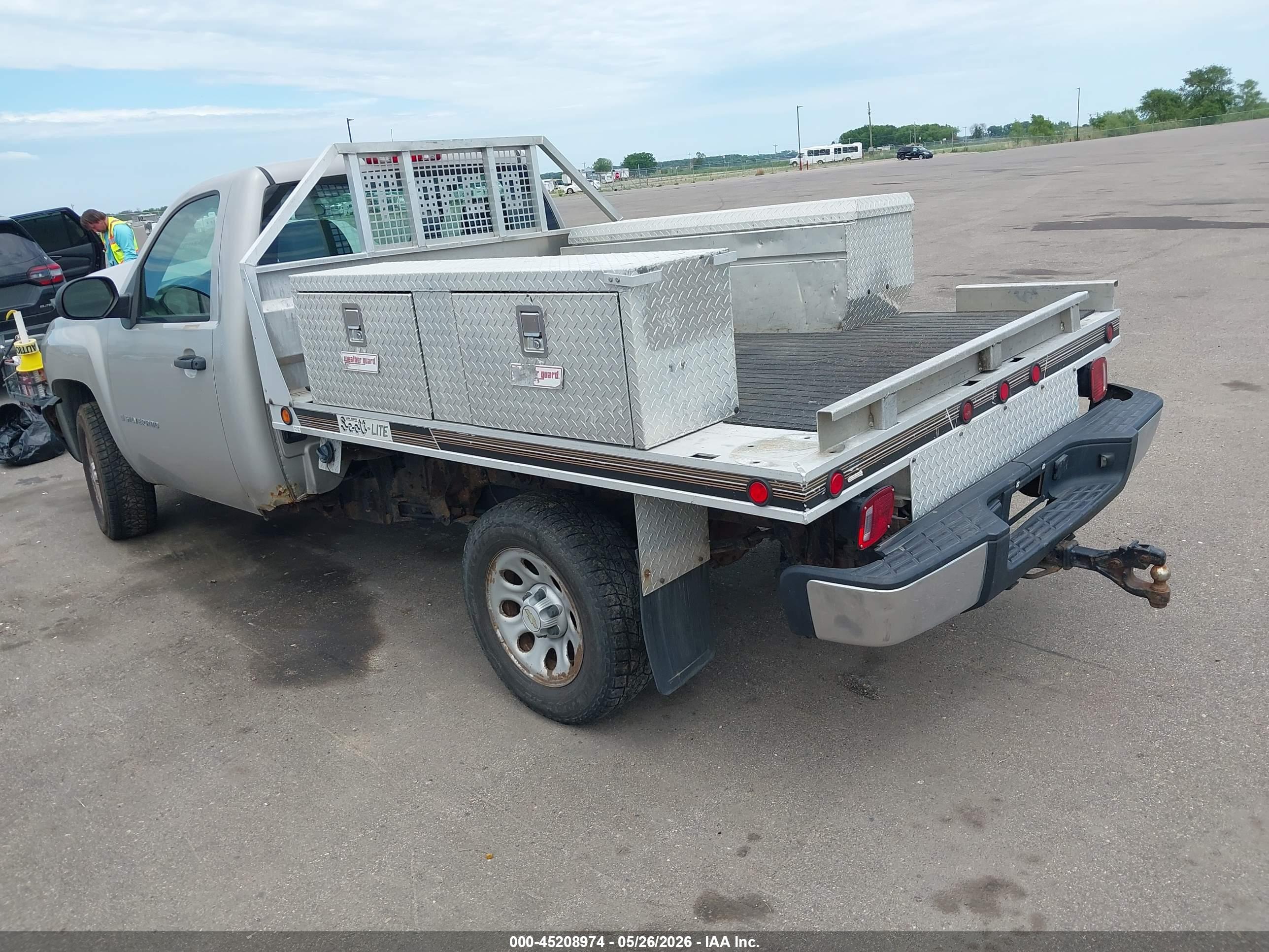 CHEVROLET SILVERADO image 3