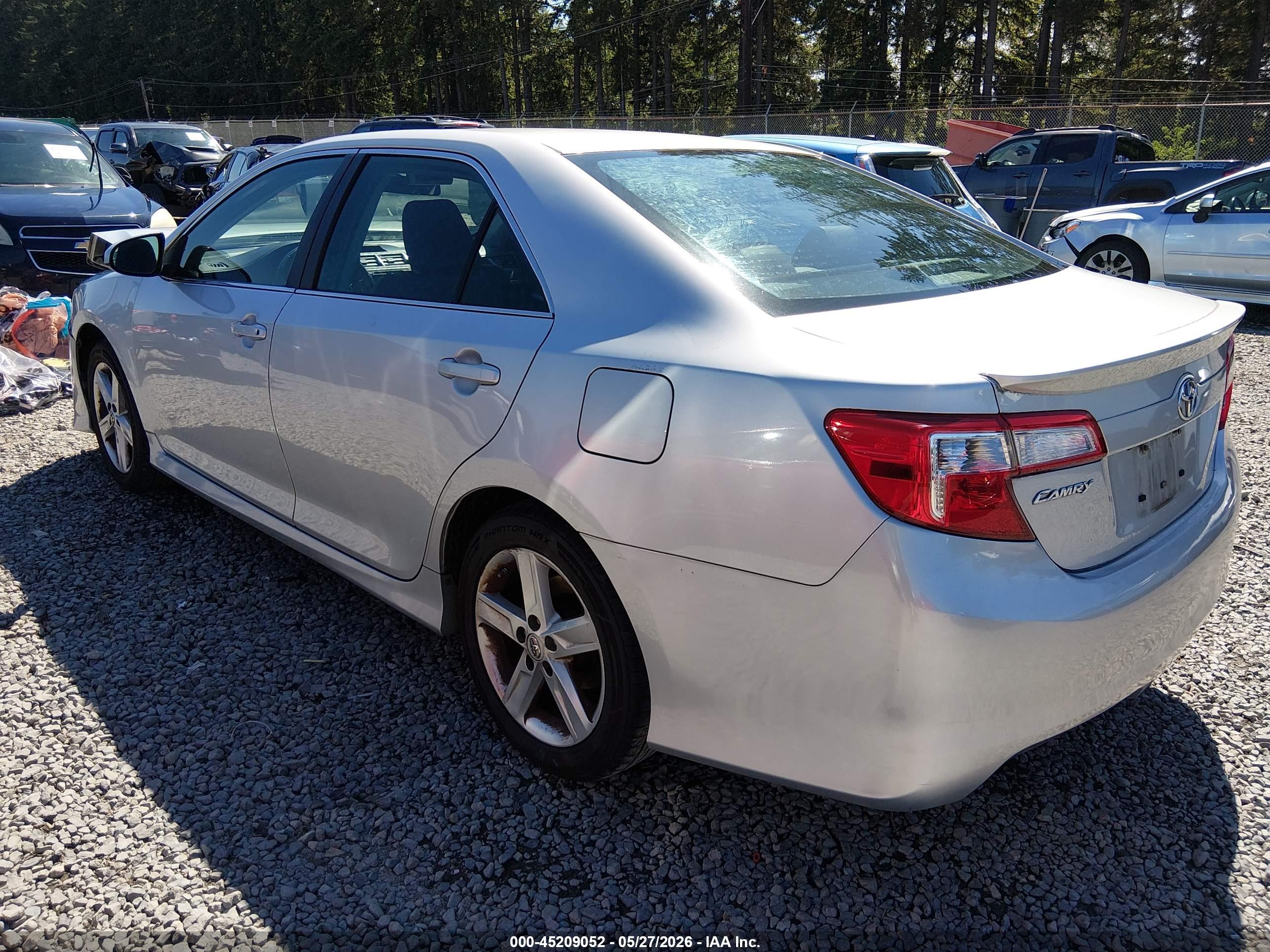 TOYOTA CAMRY image 3