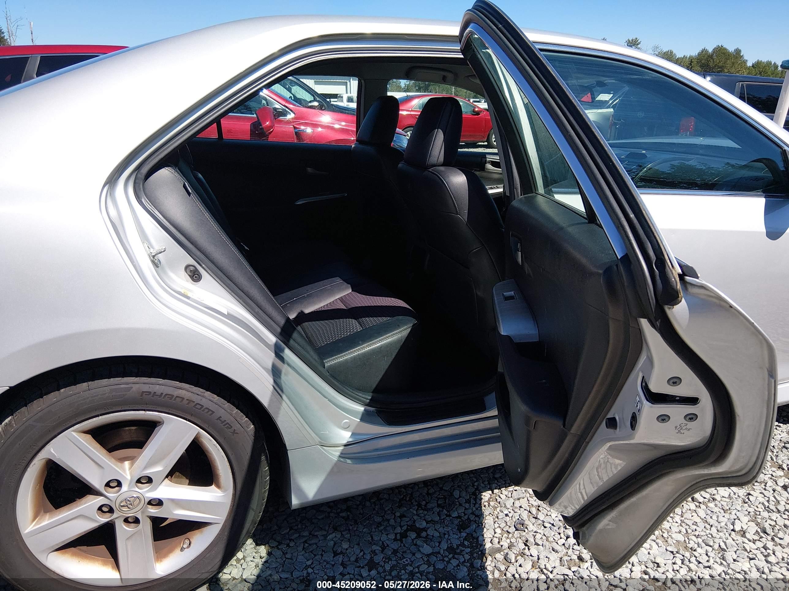 TOYOTA CAMRY image 8
