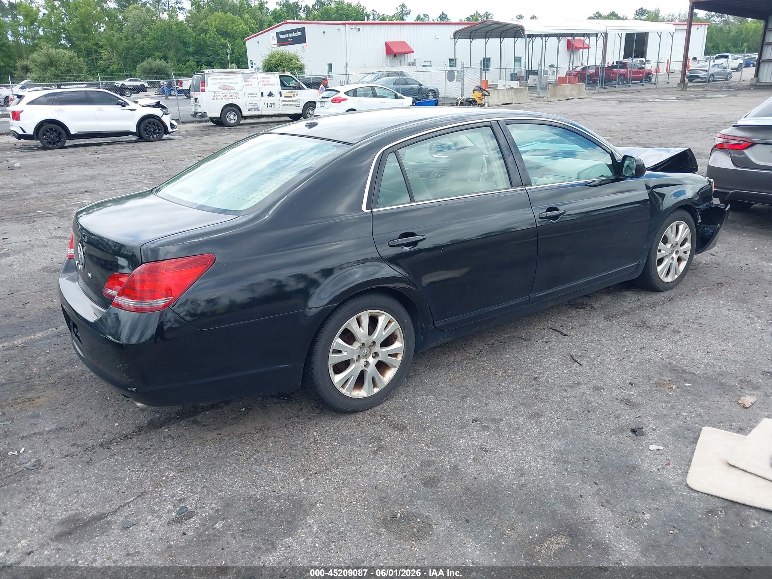 TOYOTA AVALON image 4