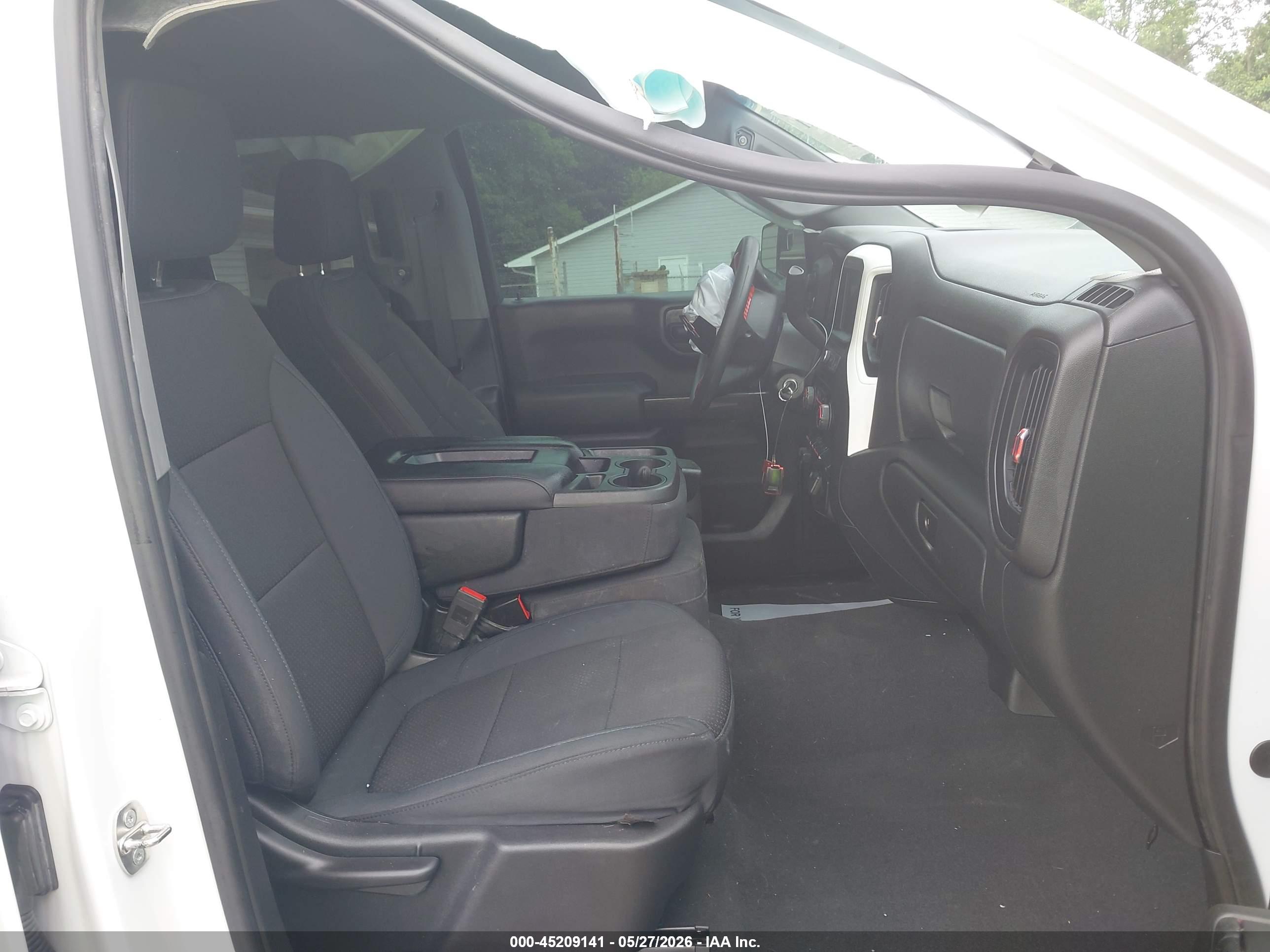 CHEVROLET SILVERADO image 5