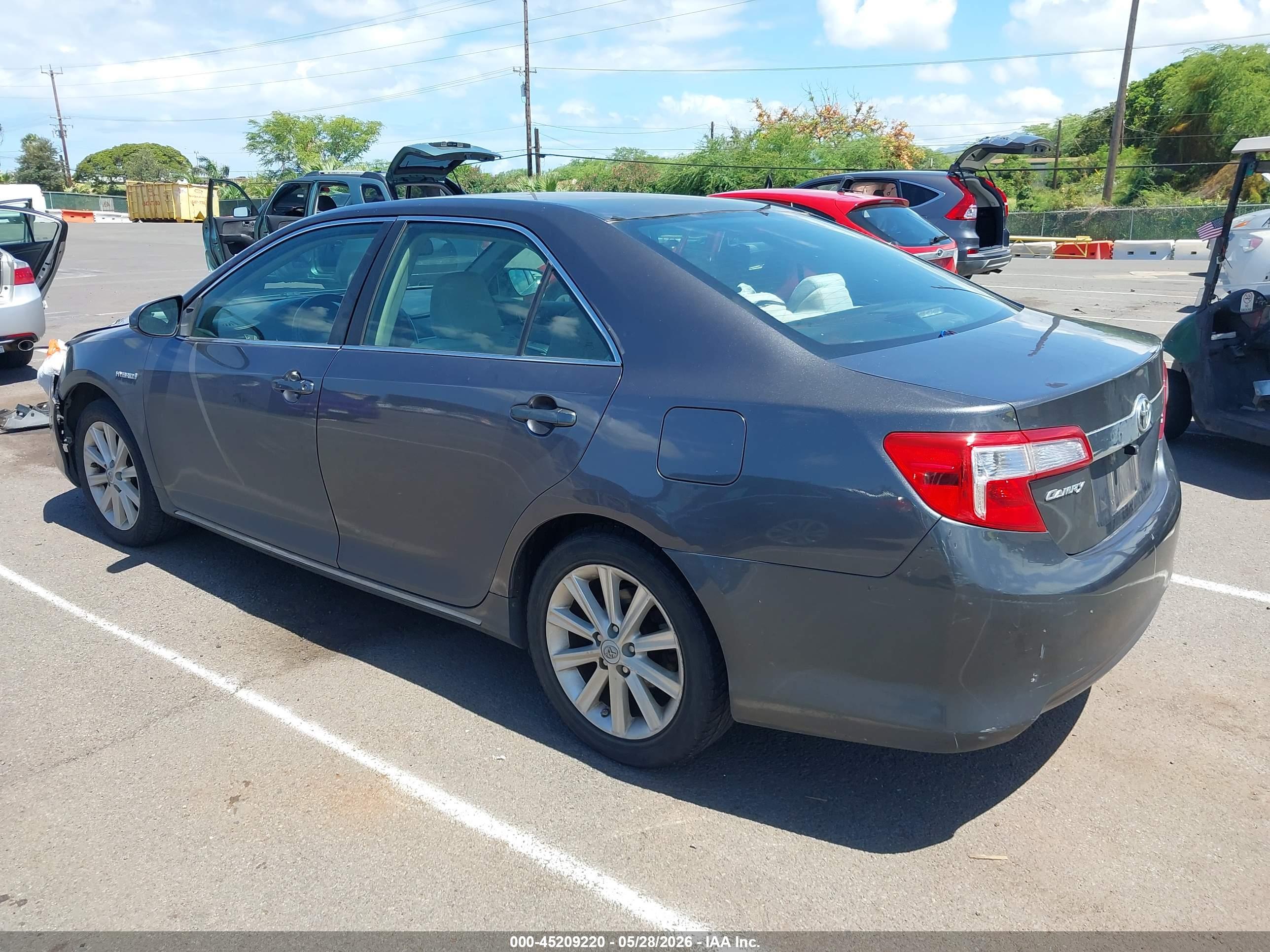TOYOTA CAMRY image 3