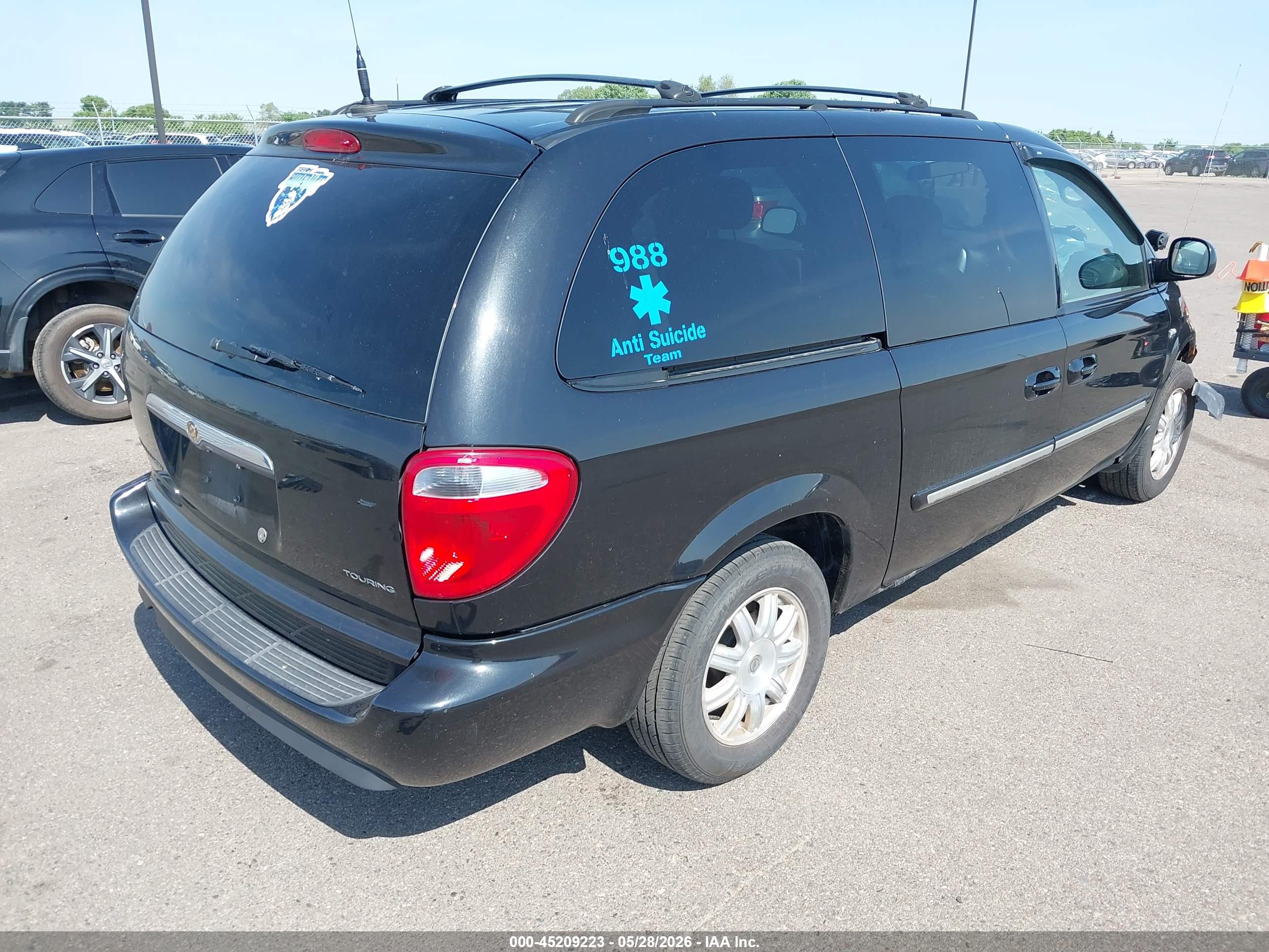 CHRYSLER TOWN image 4