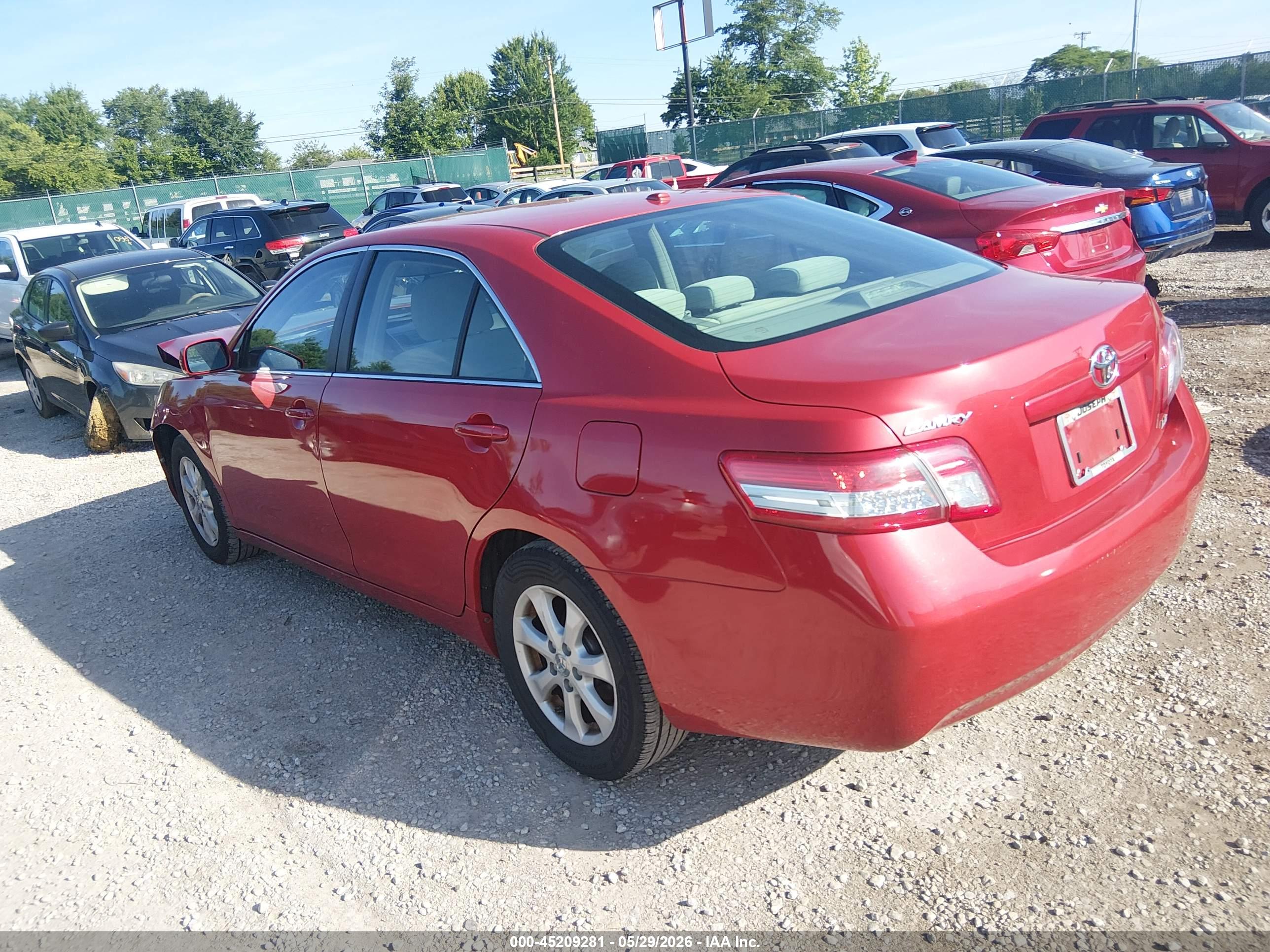 TOYOTA CAMRY image 3