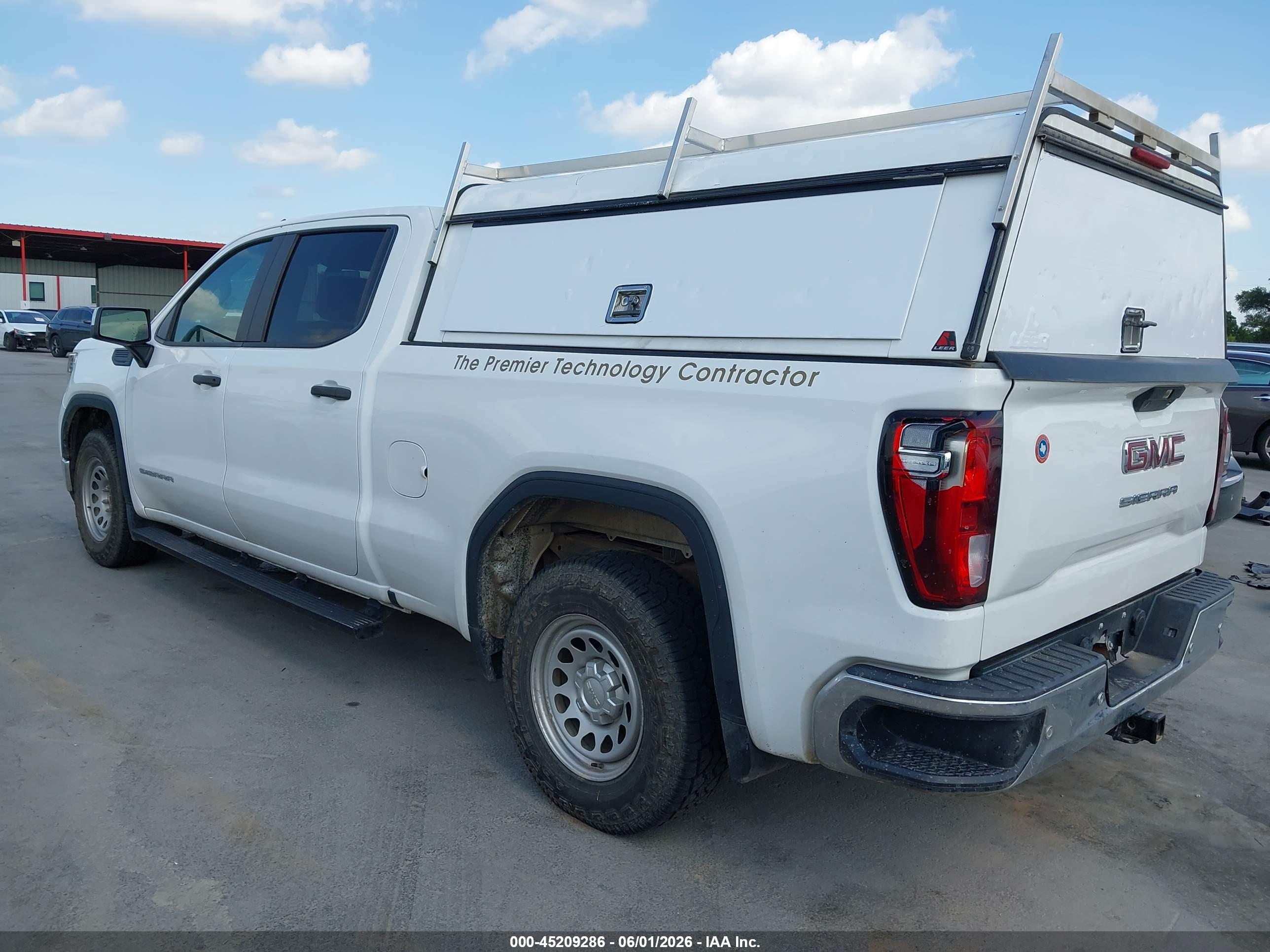 GMC SIERRA image 3