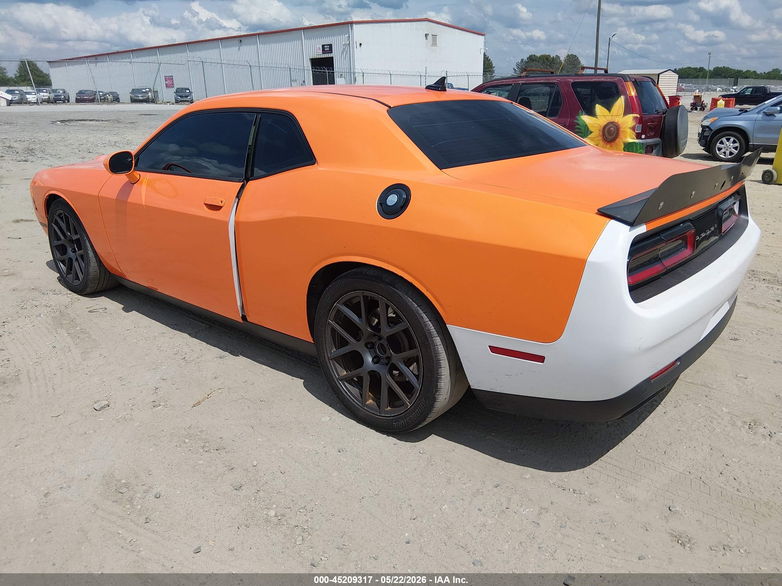 DODGE CHALLENGER image 3