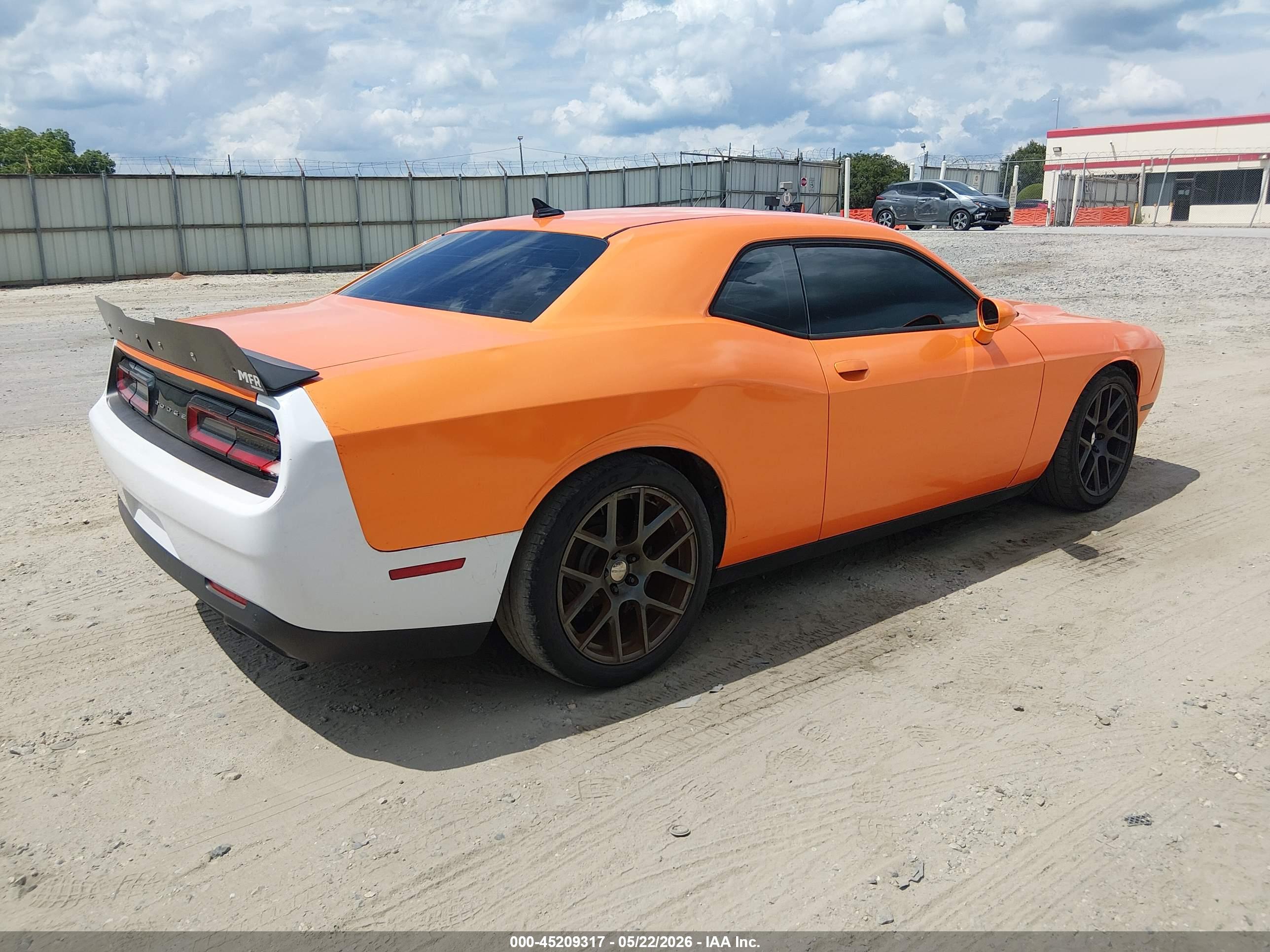 DODGE CHALLENGER image 4