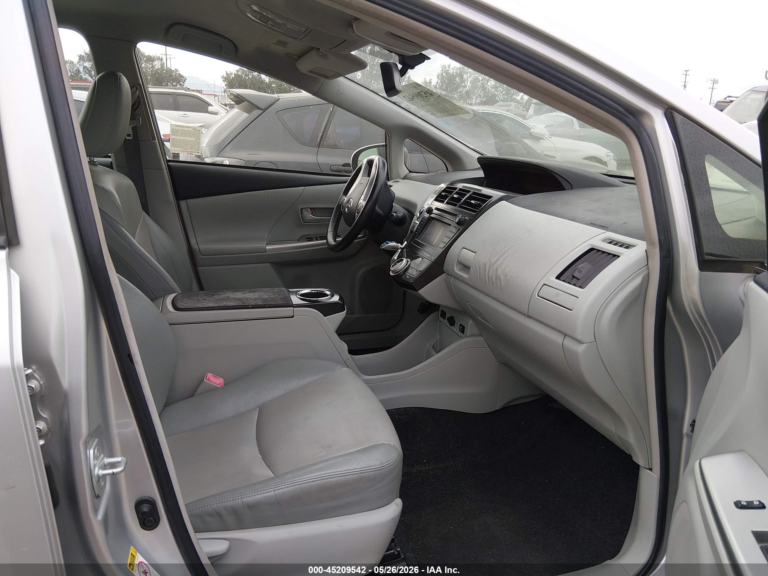 TOYOTA PRIUS image 5