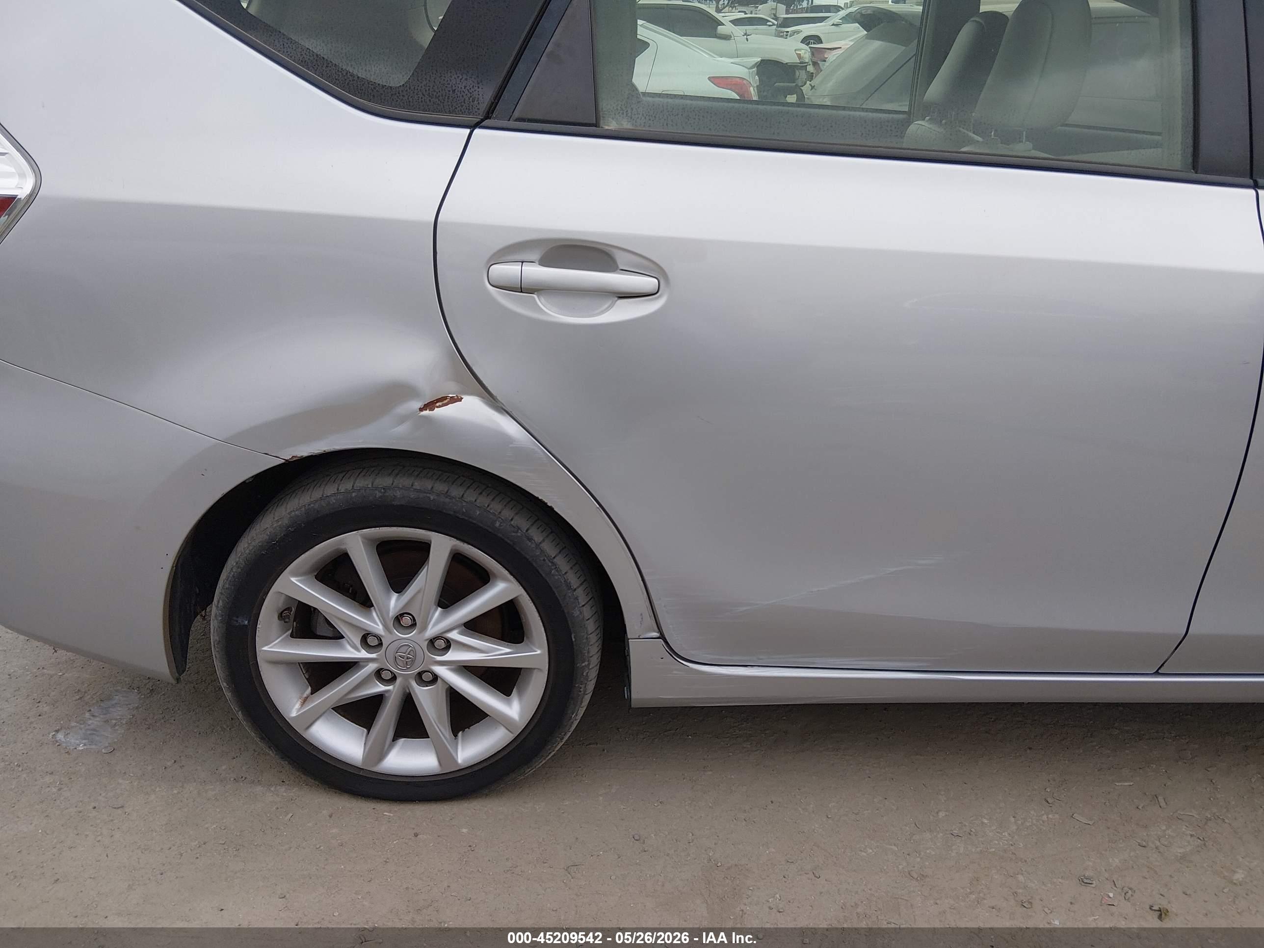 TOYOTA PRIUS image 6