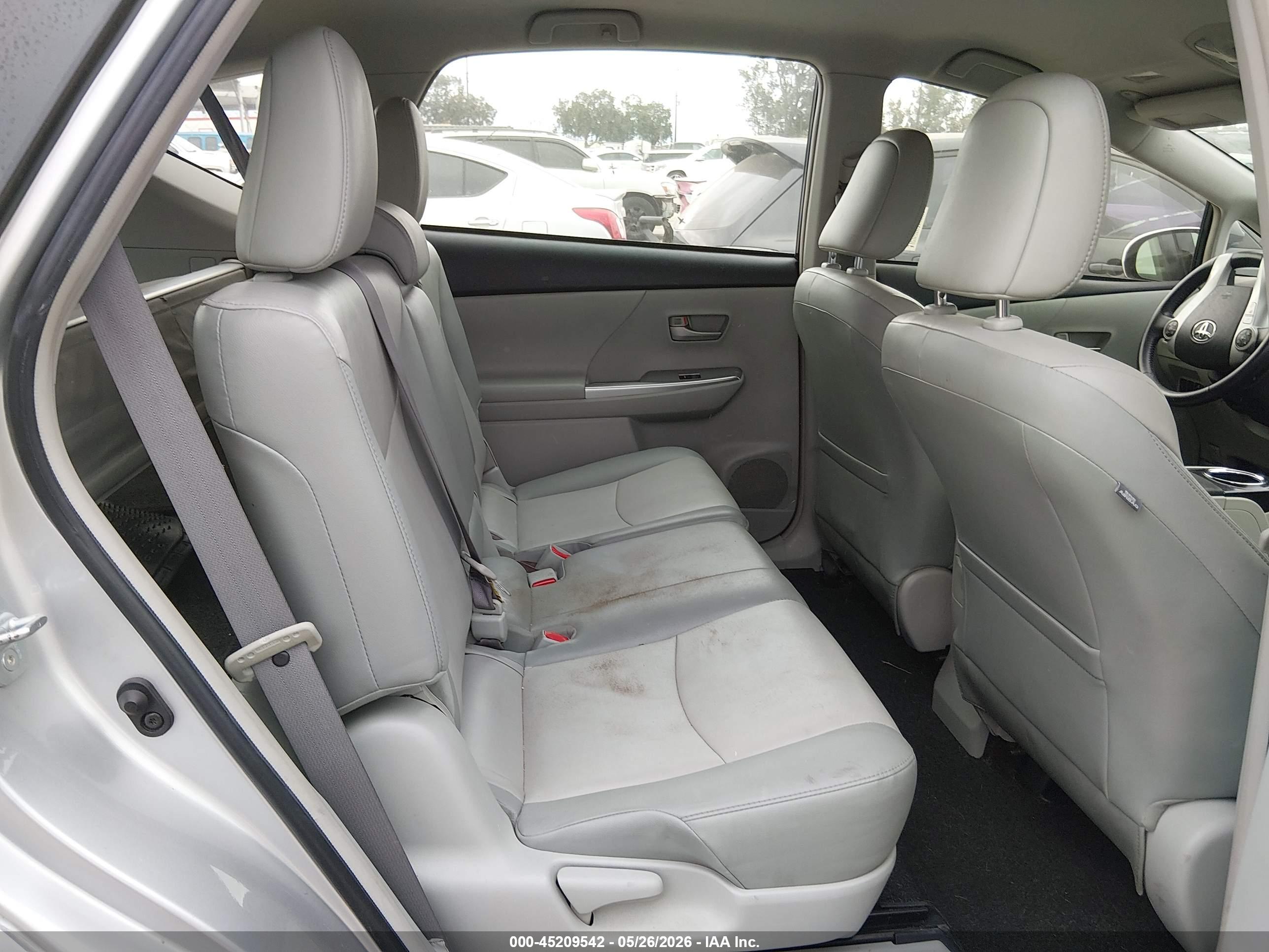 TOYOTA PRIUS image 8