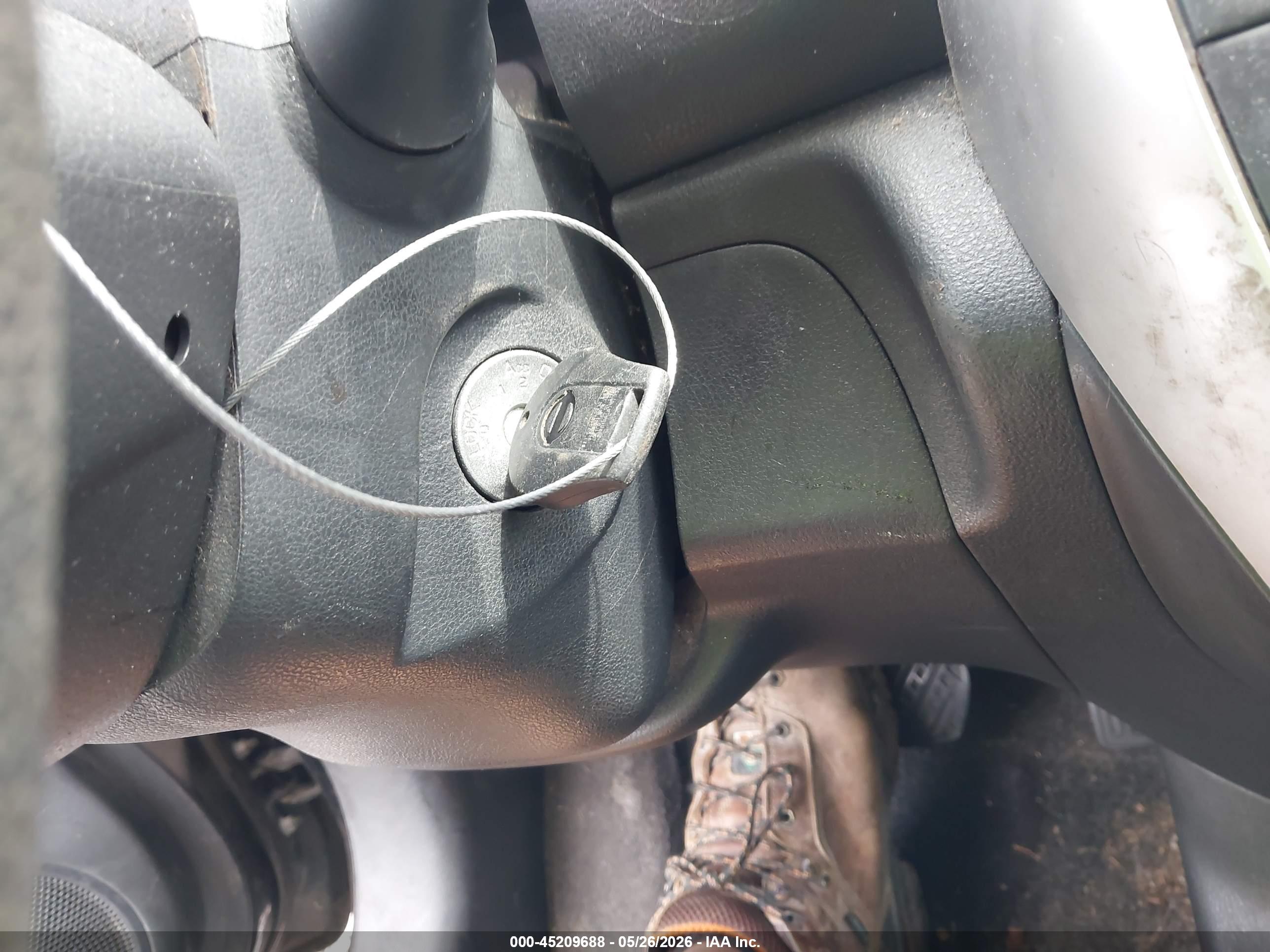 NISSAN VERSA image 11