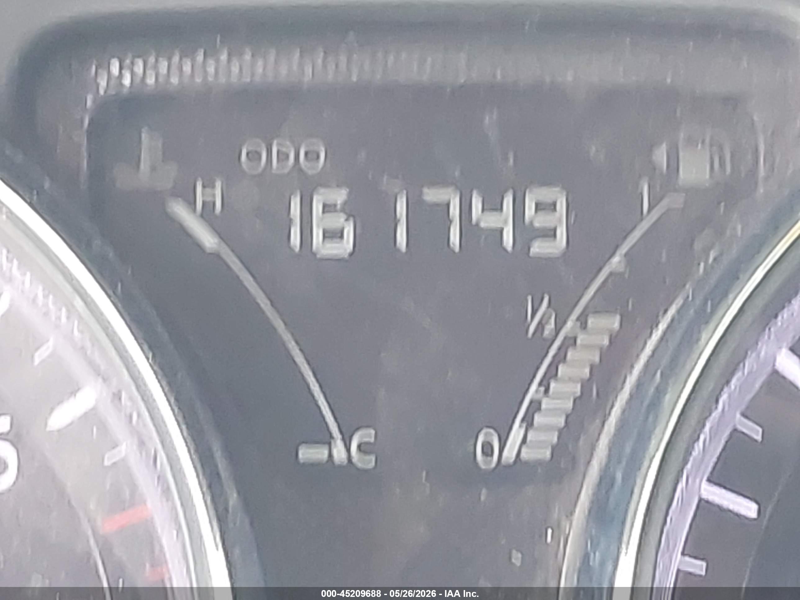 NISSAN VERSA image 7