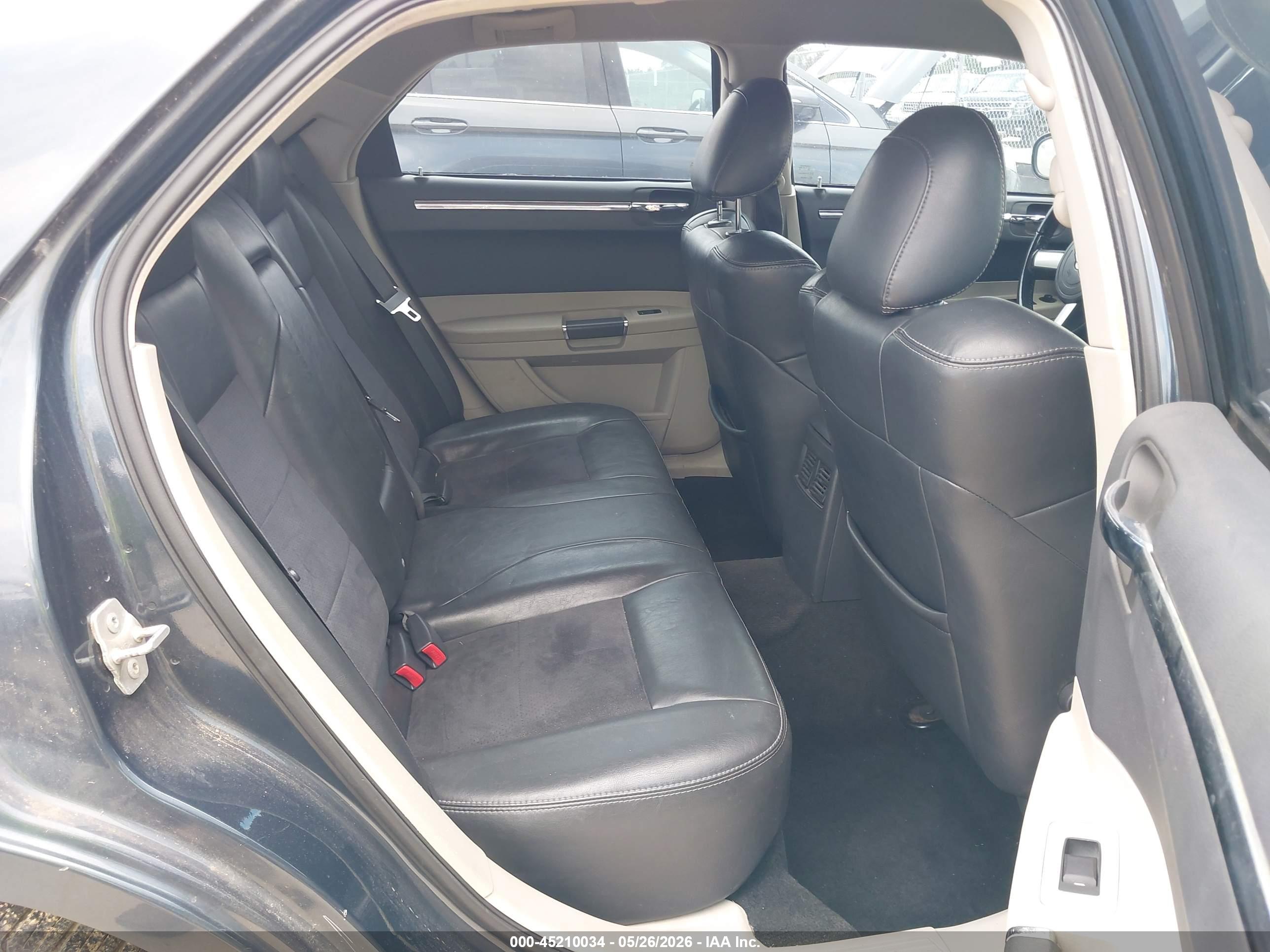 CHRYSLER 300C image 8