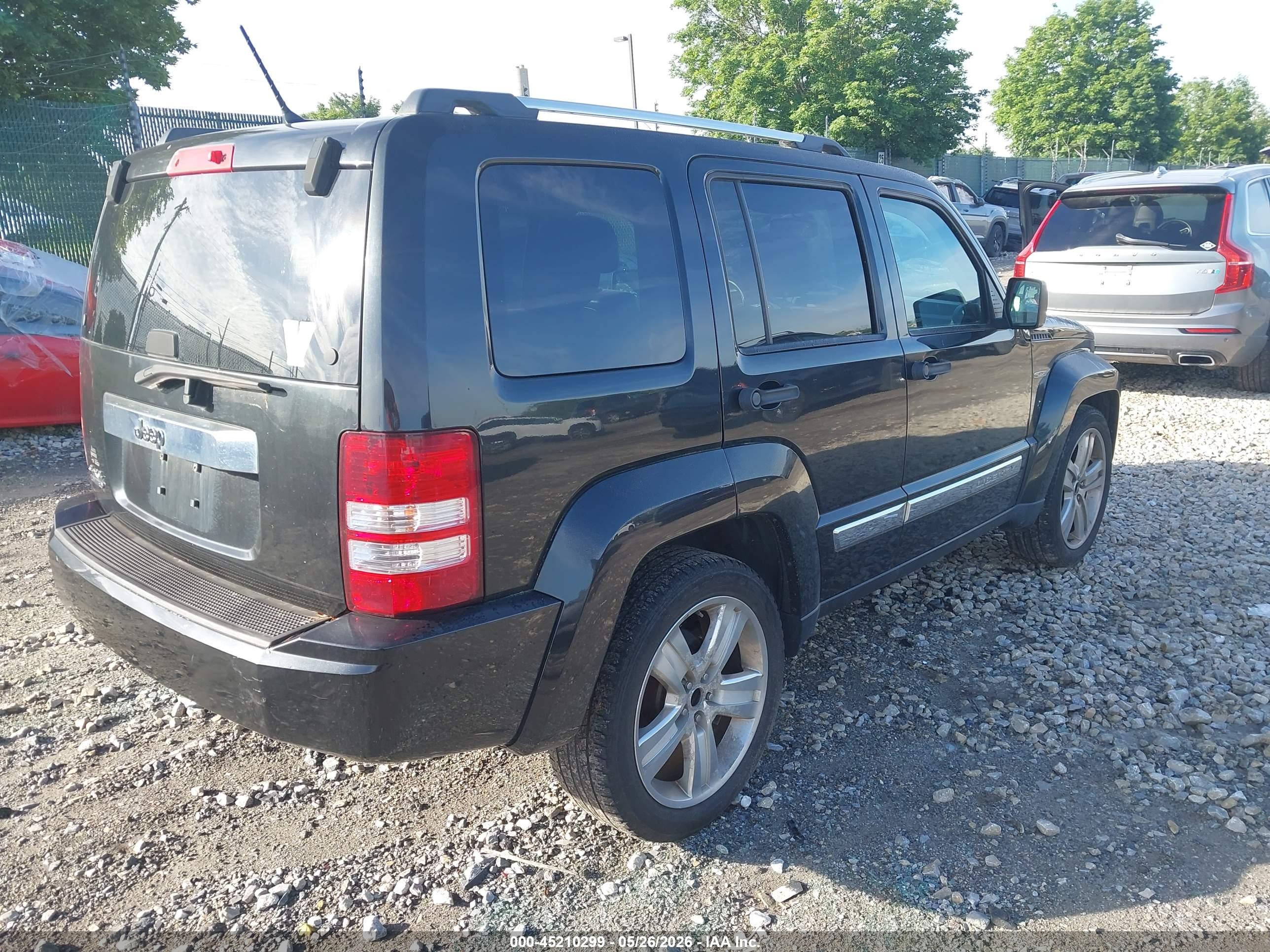 JEEP LIBERTY image 4