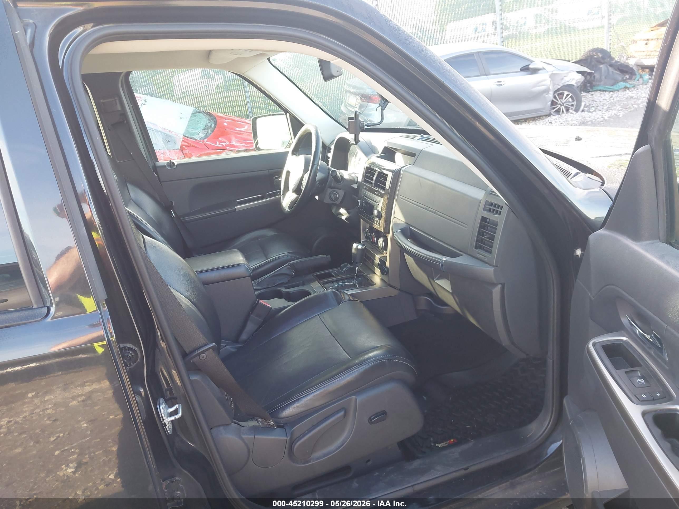 JEEP LIBERTY image 5