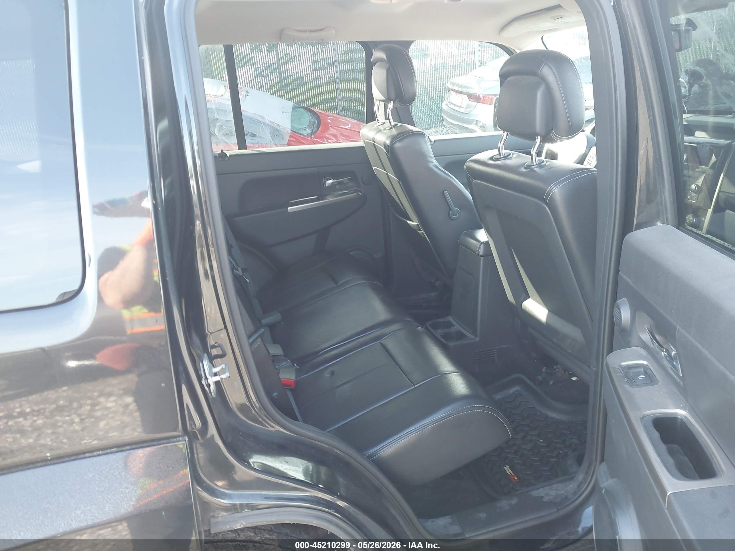 JEEP LIBERTY image 8