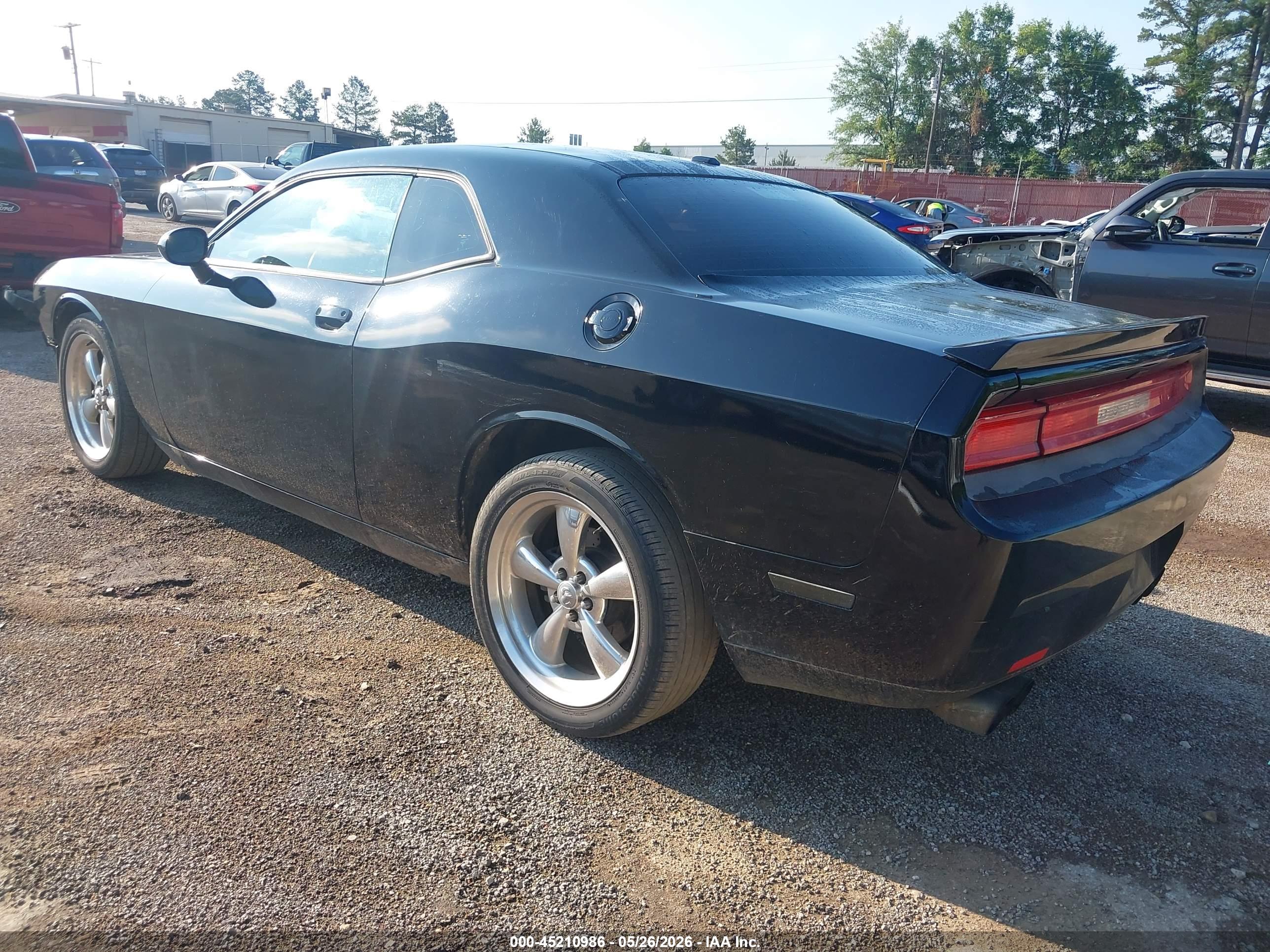 DODGE CHALLENGER image 3