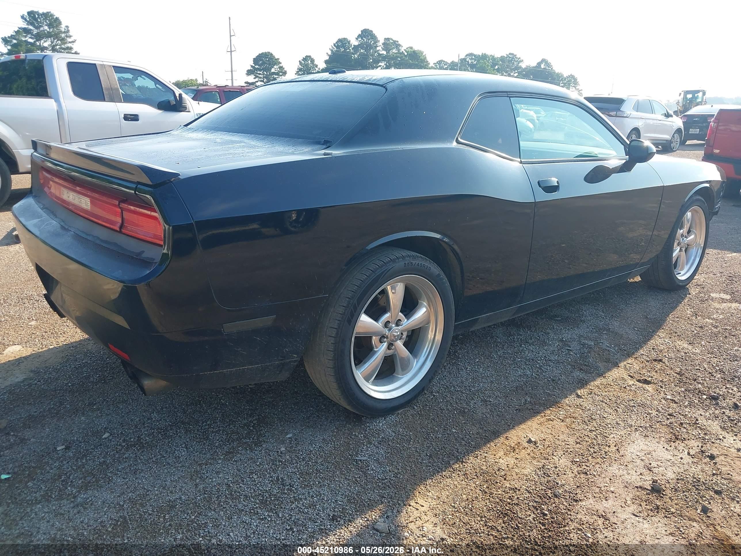 DODGE CHALLENGER image 4
